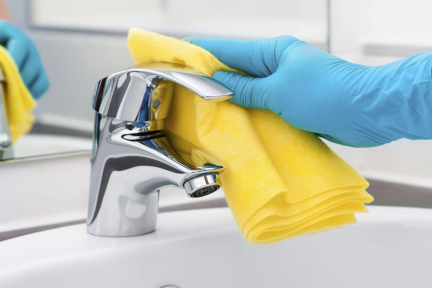 como-limpiar-el-grifo-del-bano-con-productos-naturales