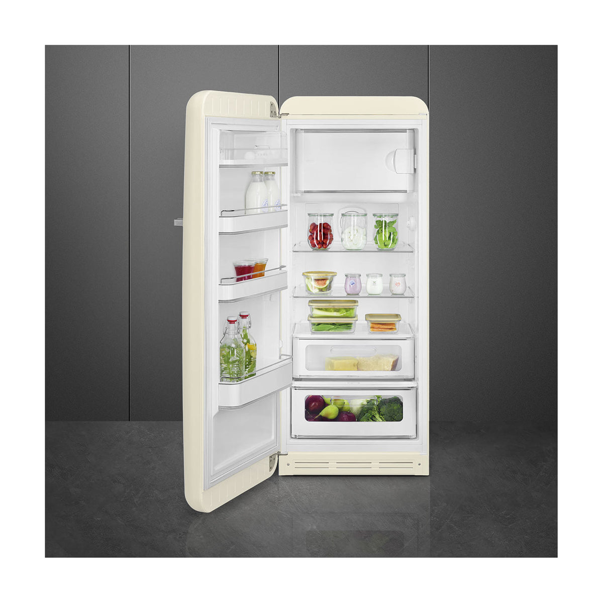 Frigorífico de una puerta Smeg FAB28LCR6 crema, 270 l, clase C