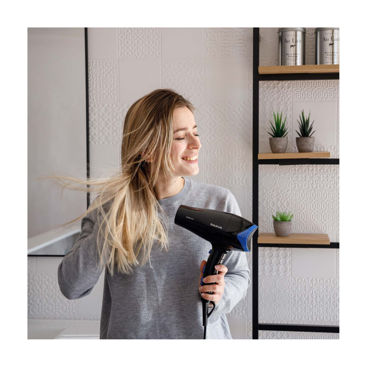 Secador de pelo Taurus Studio 2500 de 2400 W con mango plegable