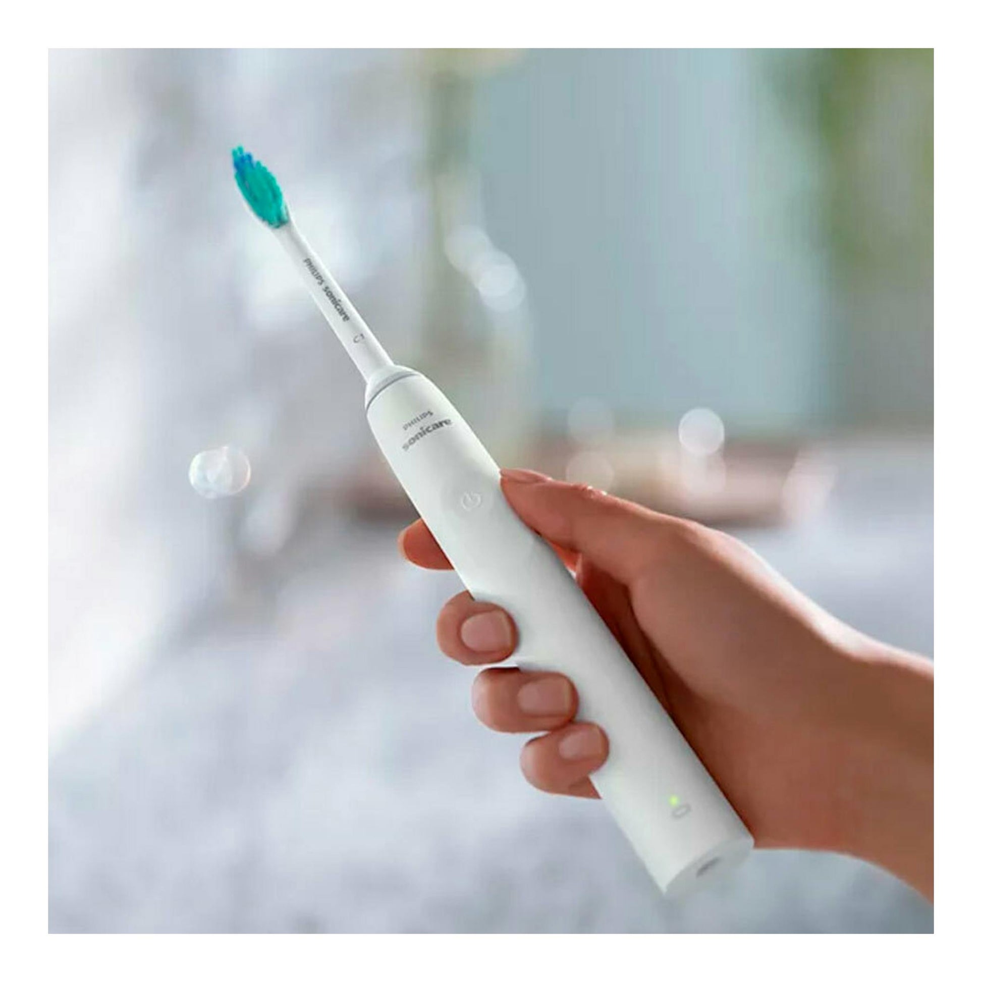 Cepillo dental eléctrico Philips Sonicare HX3651/13 blanco, sostenido en la mano, vista frontal.