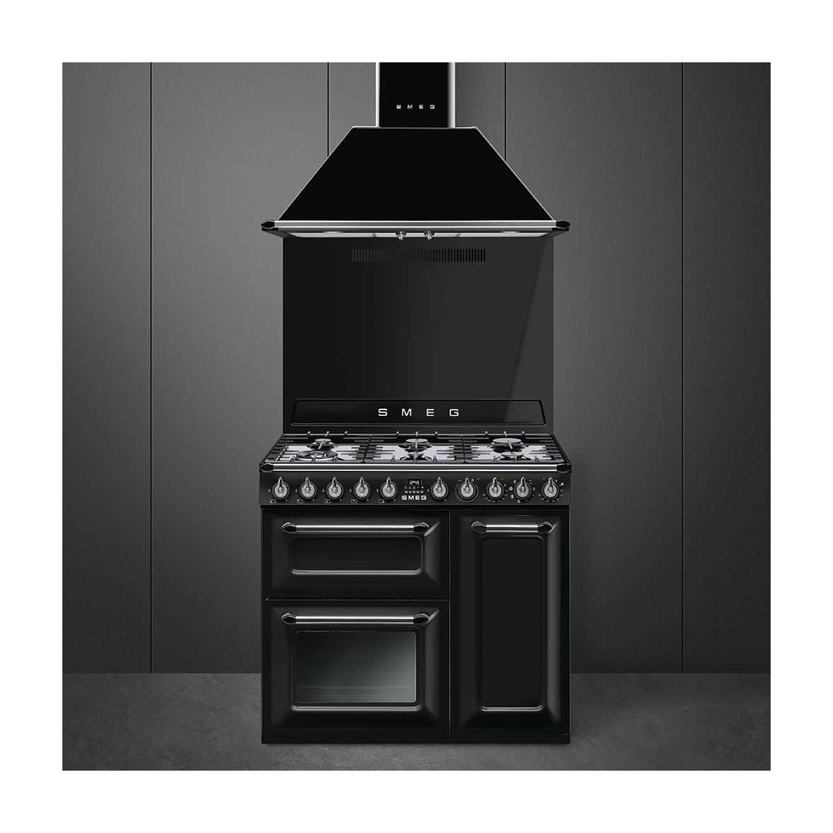 Cocina de gas Smeg TR93BL de 90 cm con tres hornos eléctricos