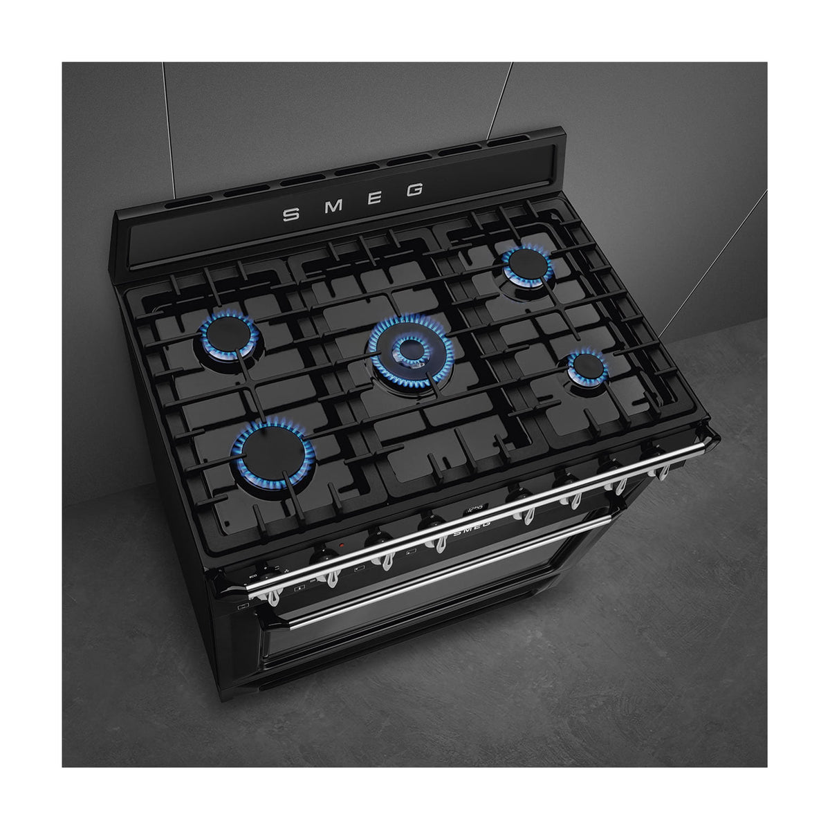 Cocina de gas Smeg TR90GMBL con 5 zonas y horno eléctrico de 115 l