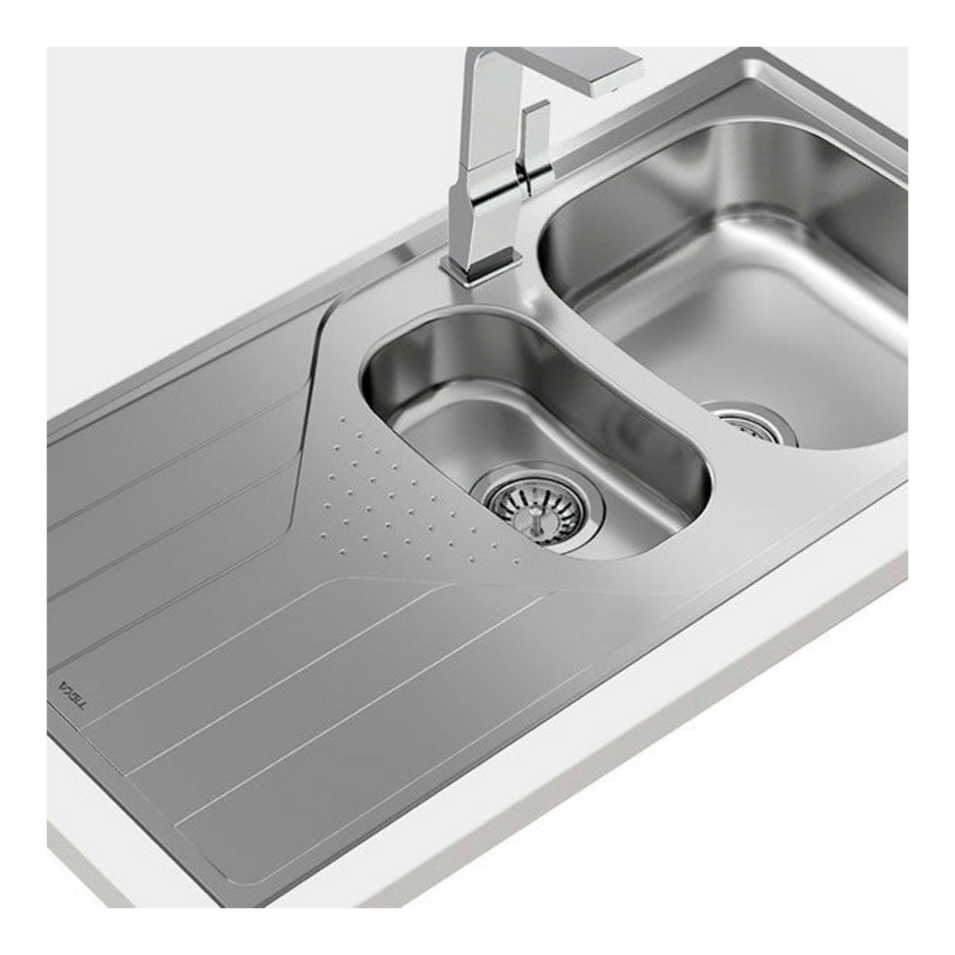 Fregadero Teka Universe 60 T-XP 1 1/2 C 1E de acero inoxidable, vista en ángulo, con escurridor y dos cubetas.