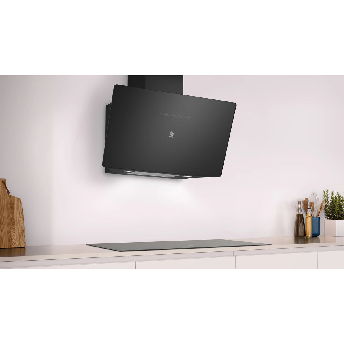 Campana decorativa inclinada Balay 3BC599AN de 90 cm en cristal negro