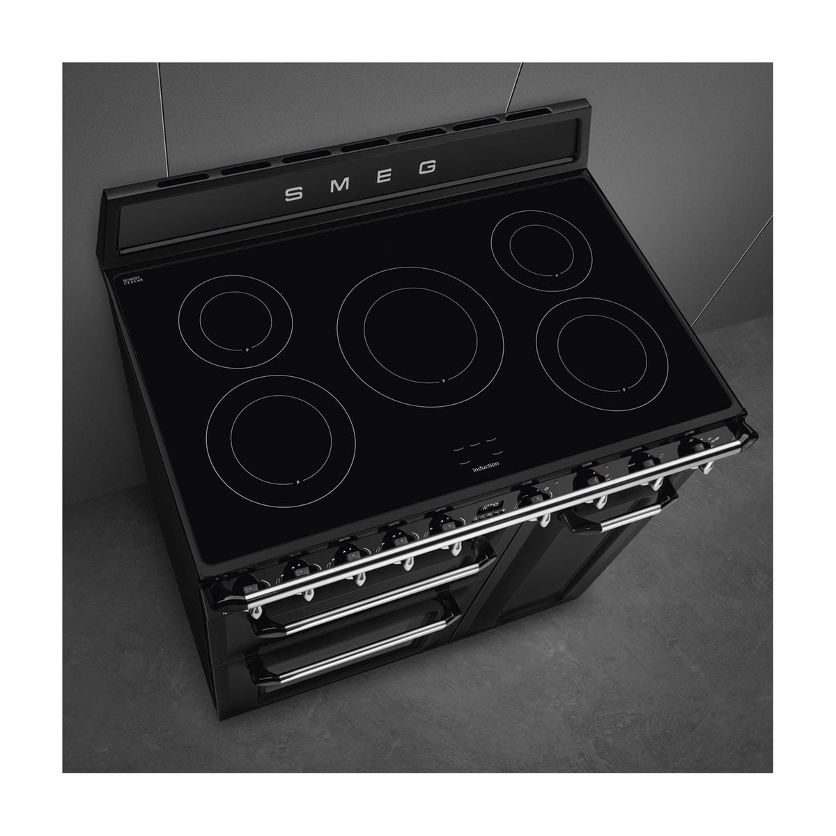 Cocina de inducción Smeg TR93IBL2 de 90 cm con tres hornos, negra