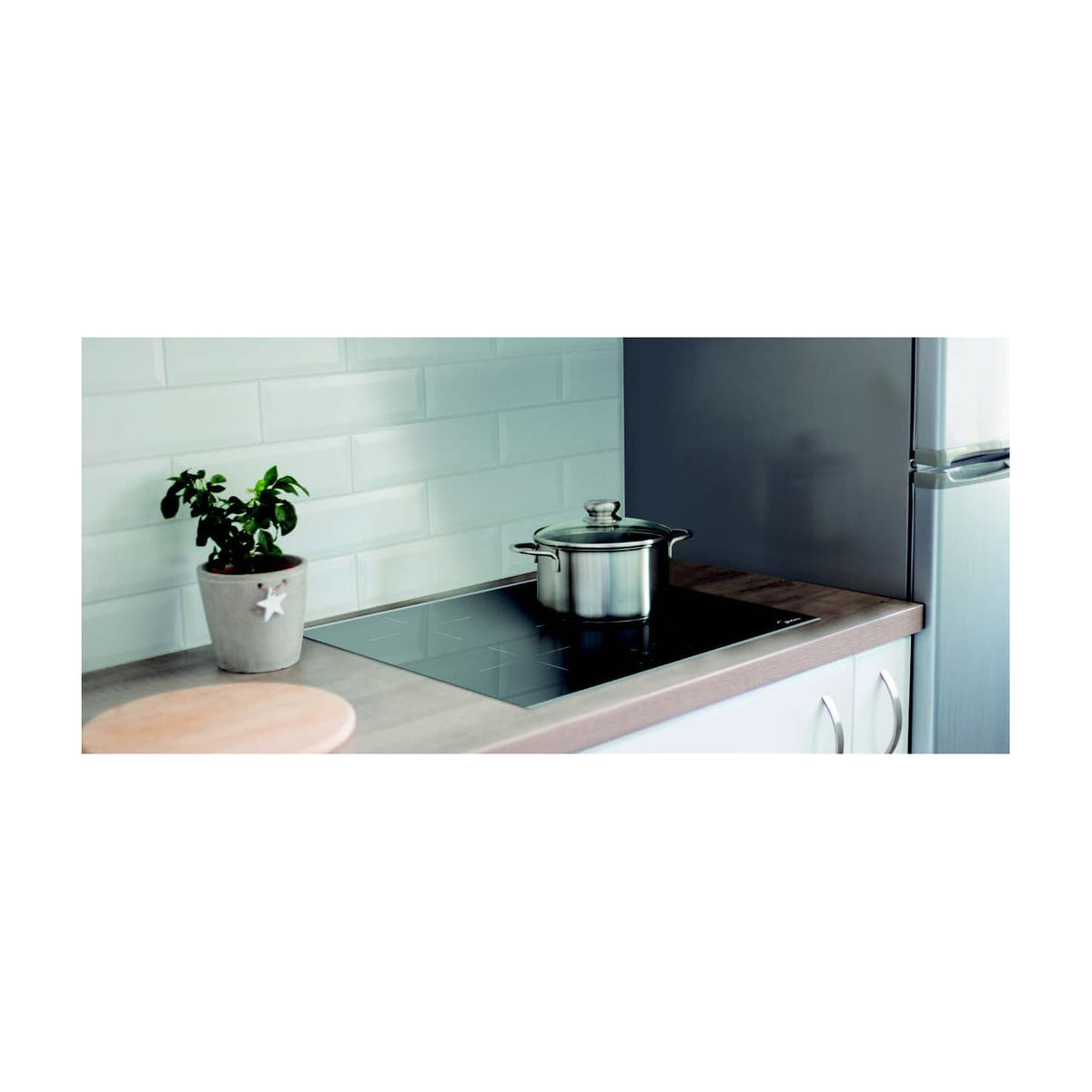 Placa de inducción Midea MIH740T467K0, 3 zonas y zona de 32 cm