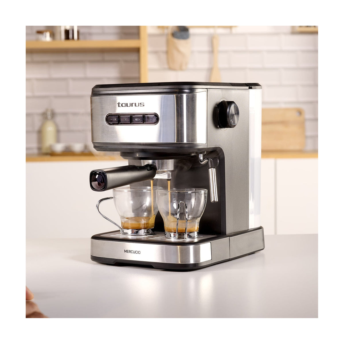 Cafetera espresso Taurus Mercucio de 20 bar con depósito de 1,5 L