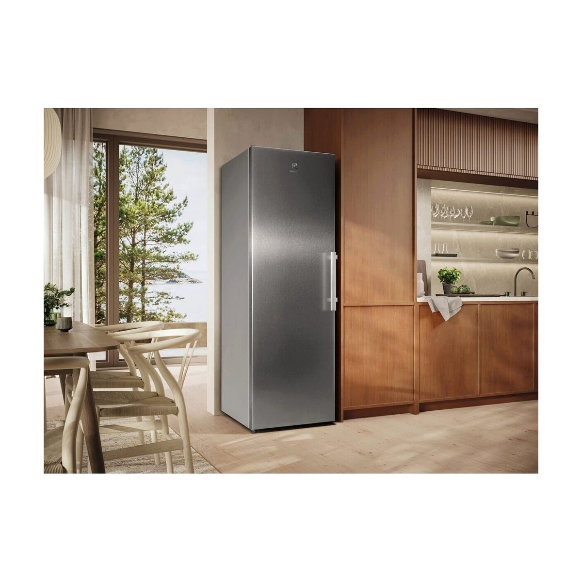 Congelador vertical Electrolux LUT6NE28U No Frost de 280 l, inox