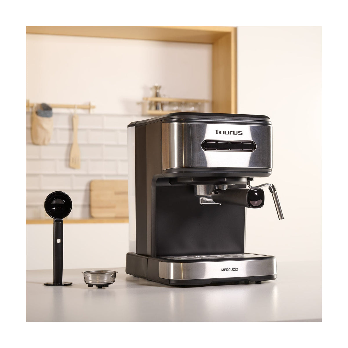 Cafetera espresso Taurus Mercucio de 20 bar con depósito de 1,5 L