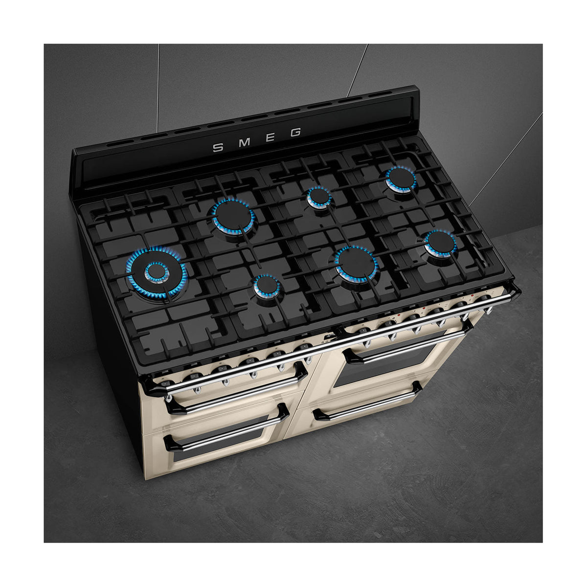 Cocina de gas Smeg TR4110P1 de 110 cm con tres hornos, crema