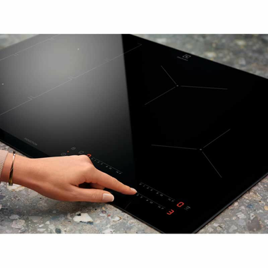 Placa de Inducción Electrolux EIS62341 60 cm (4)