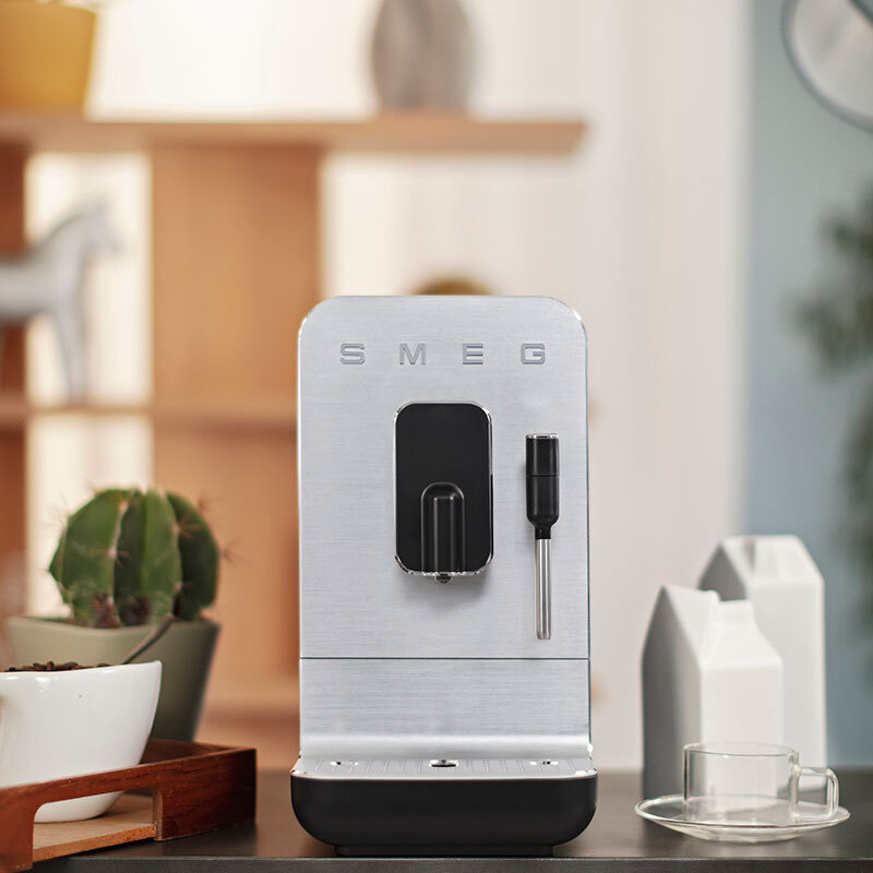 Cafetera Superautomática Smeg BCC12BLMEU (1)