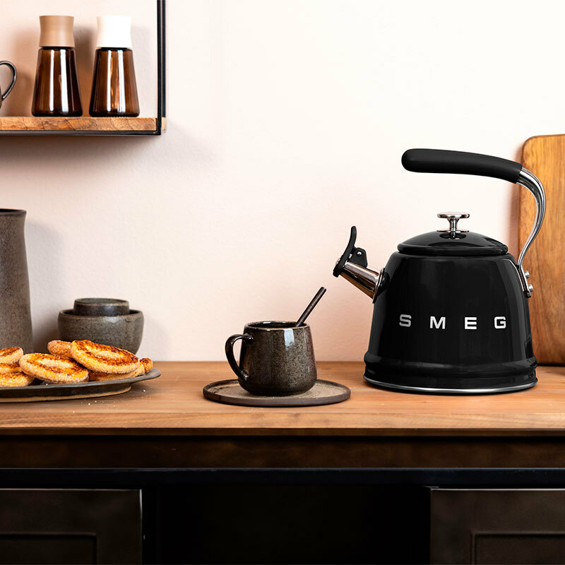 Hervidor Silbante Smeg WKF01BL Negro (6)