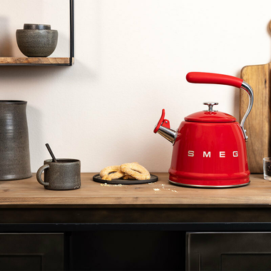 Hervidor Silbante Smeg WKF01RD Rojo (7)