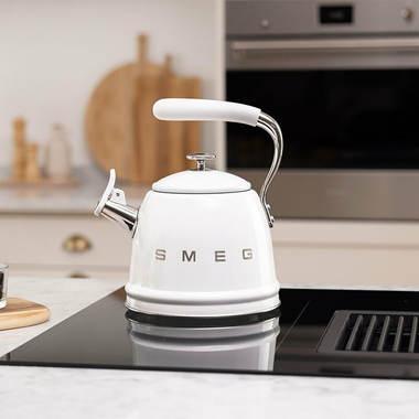 Hervidor Silbante Smeg WKF01WH Blanco (7)