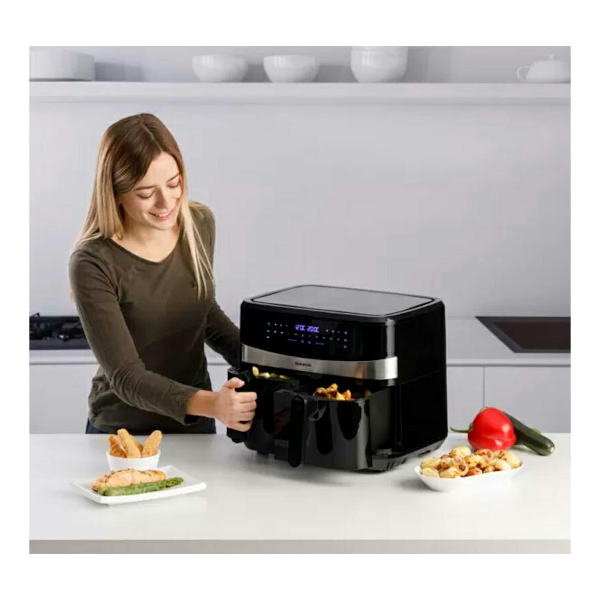 Freidora de aire Taurus Air Fry Digital D negra, vista frontal, con doble cesta en una cocina.