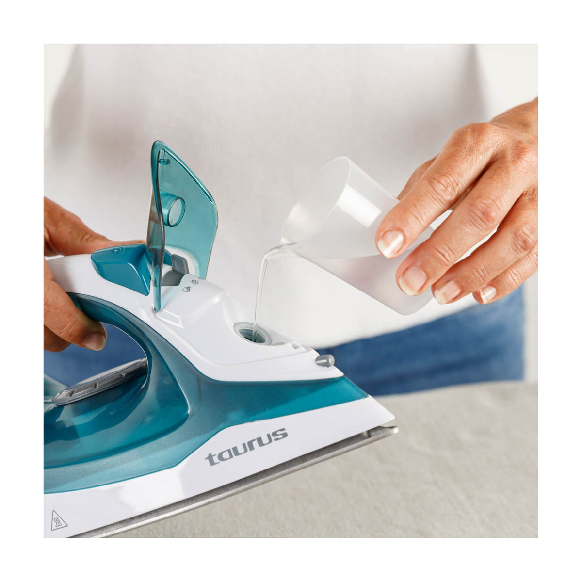 Plancha de vapor Taurus Baltic 2400 de 2400 W con depósito de 250 ml