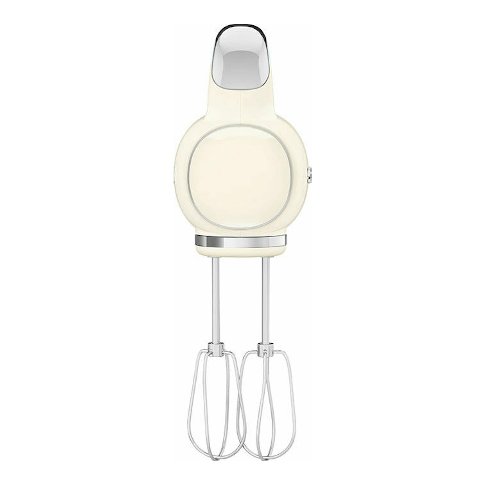 Amasadora de mano Smeg HMF01CREU color crema, vista frontal, con dos varillas batidoras sobre fondo blanco.