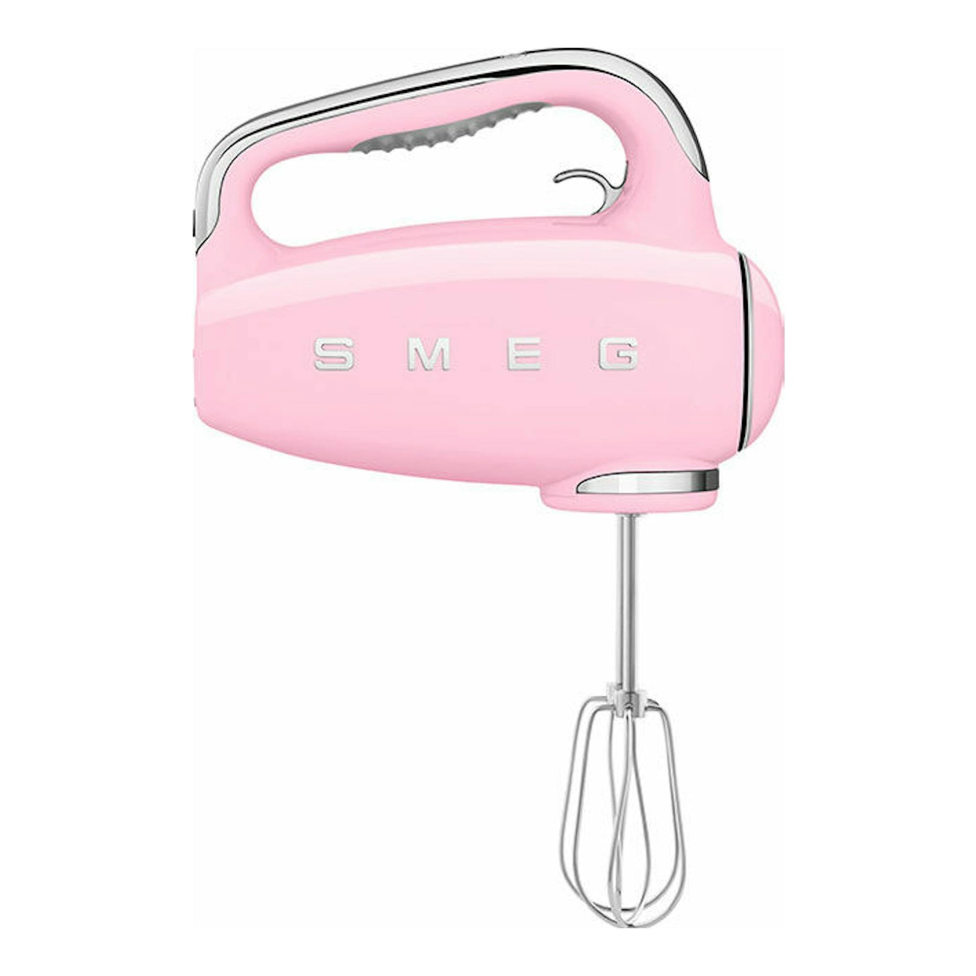 Amasadora Smeg HMF01PKEU rosa, vista lateral, con varillas, sobre fondo blanco.