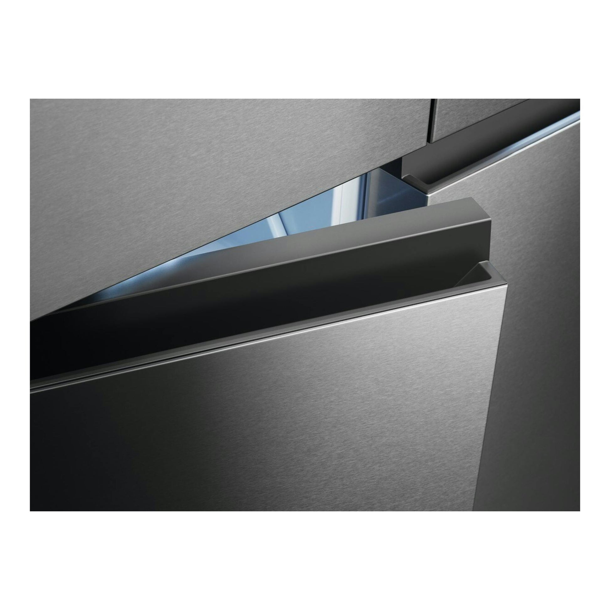 Frigorífico AEG RMB952D6VU de acero inoxidable, vista frontal en primer plano de sus cuatro puertas.