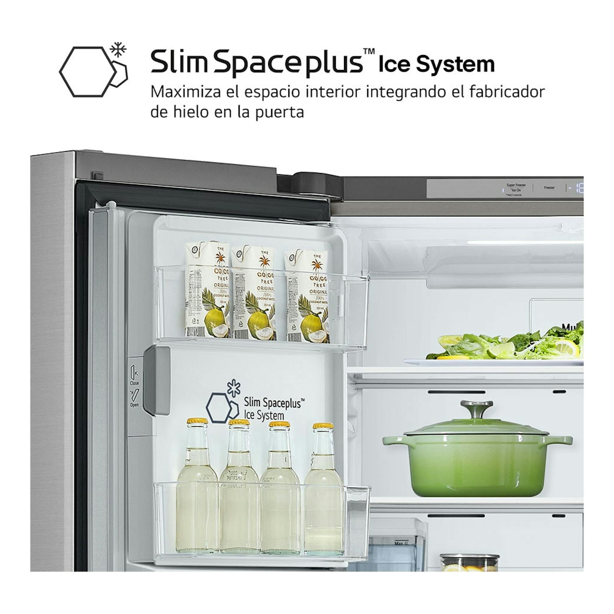 Frigorífico LG GML860PYFE de acero inoxidable, puerta abierta, vista parcial del interior con estantes y bandejas.