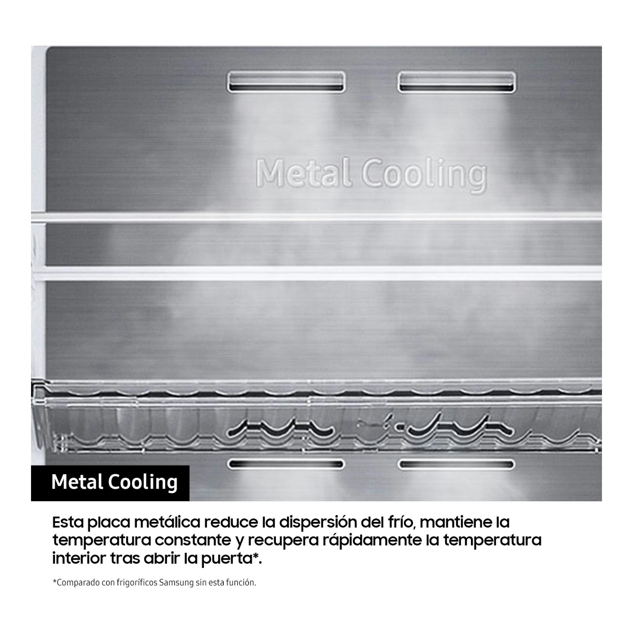 Detalle en primer plano del interior metálico de un frigorífico Samsung RS70F64KDTEF inox, función Metal Cooling.