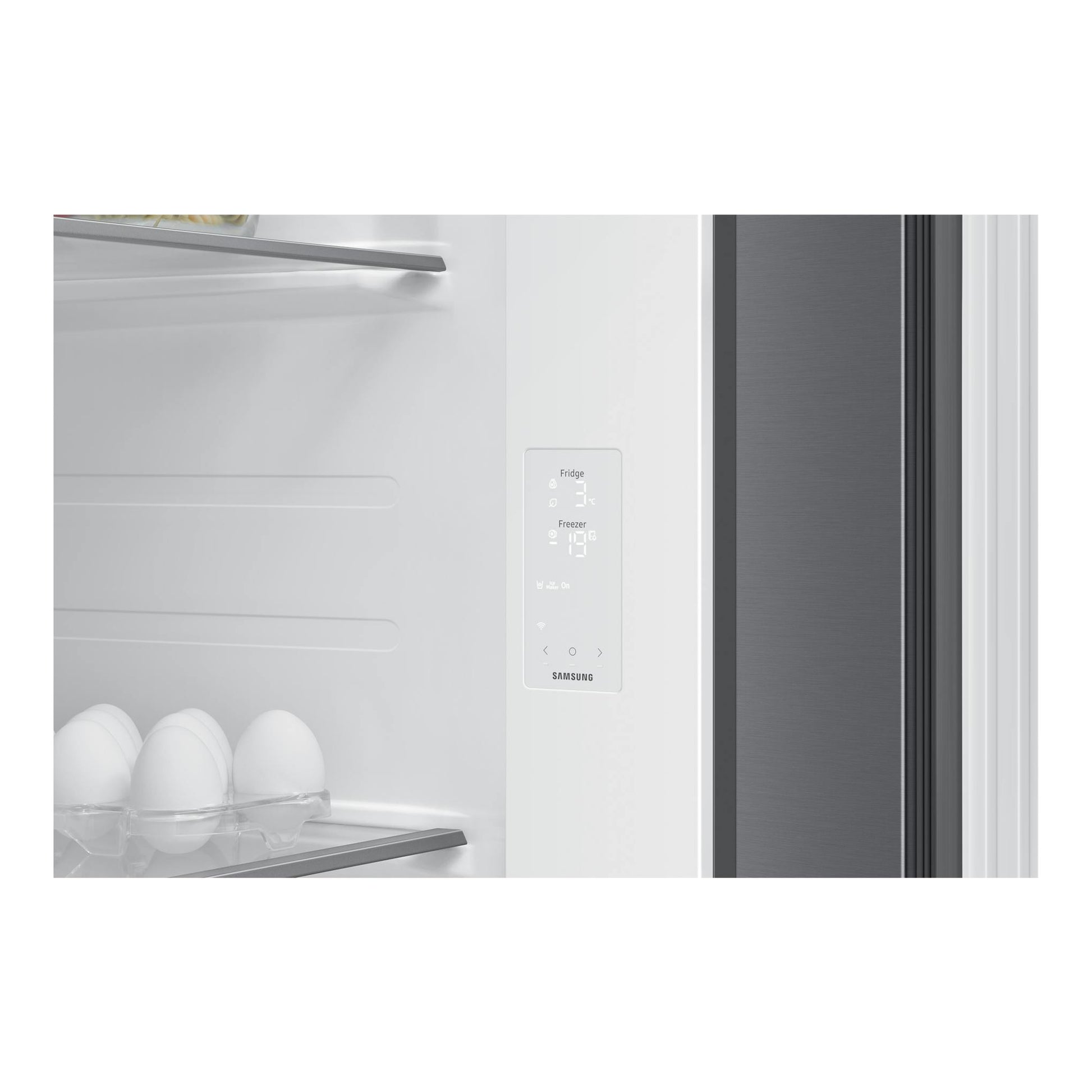 Frigorífico americano Samsung RS70F65KDTEF, primer plano interior en blanco con panel táctil y puerta inox.