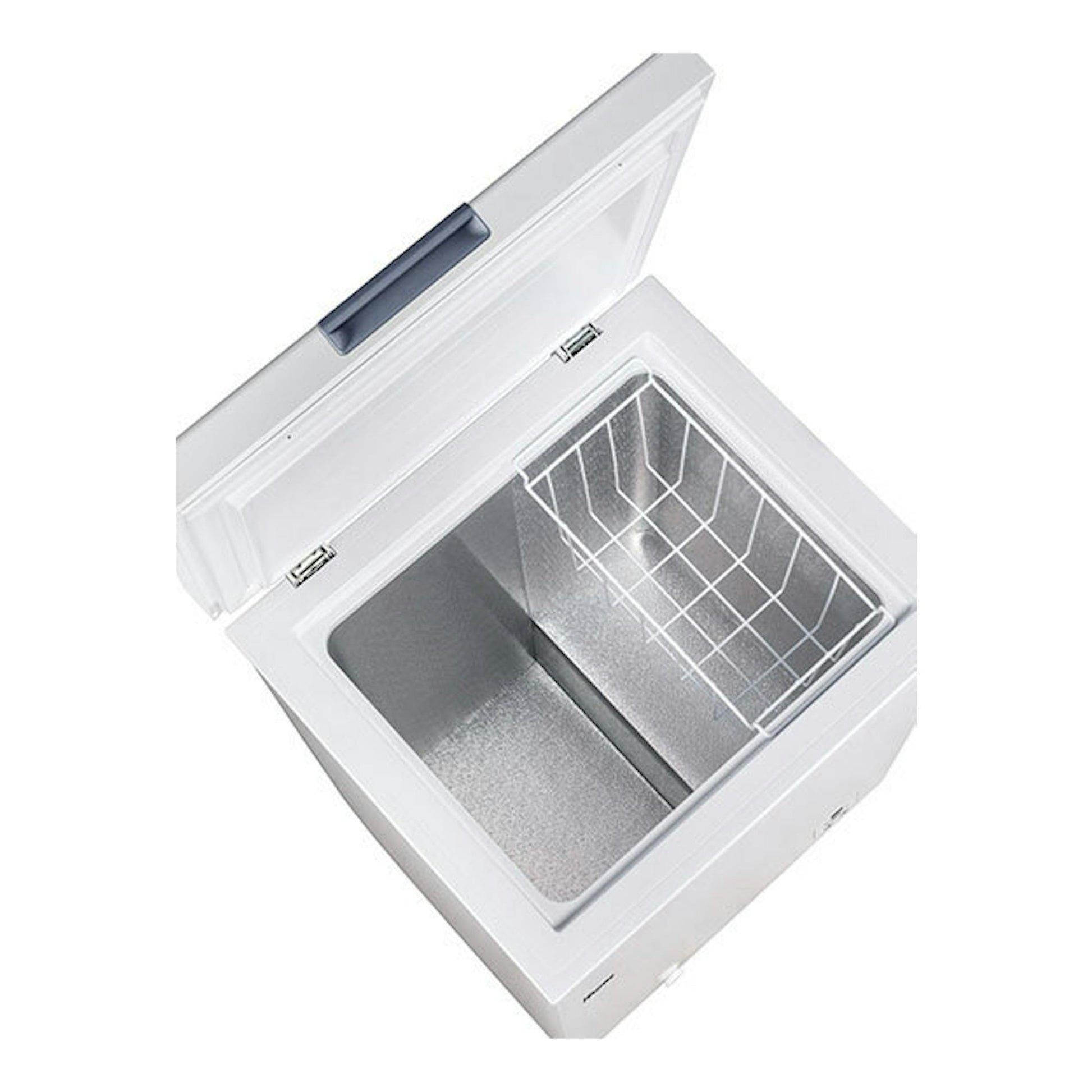 Arcón congelador Hisense FT184D4AWYE blanco, vista cenital con tapa abierta y cesta interior.