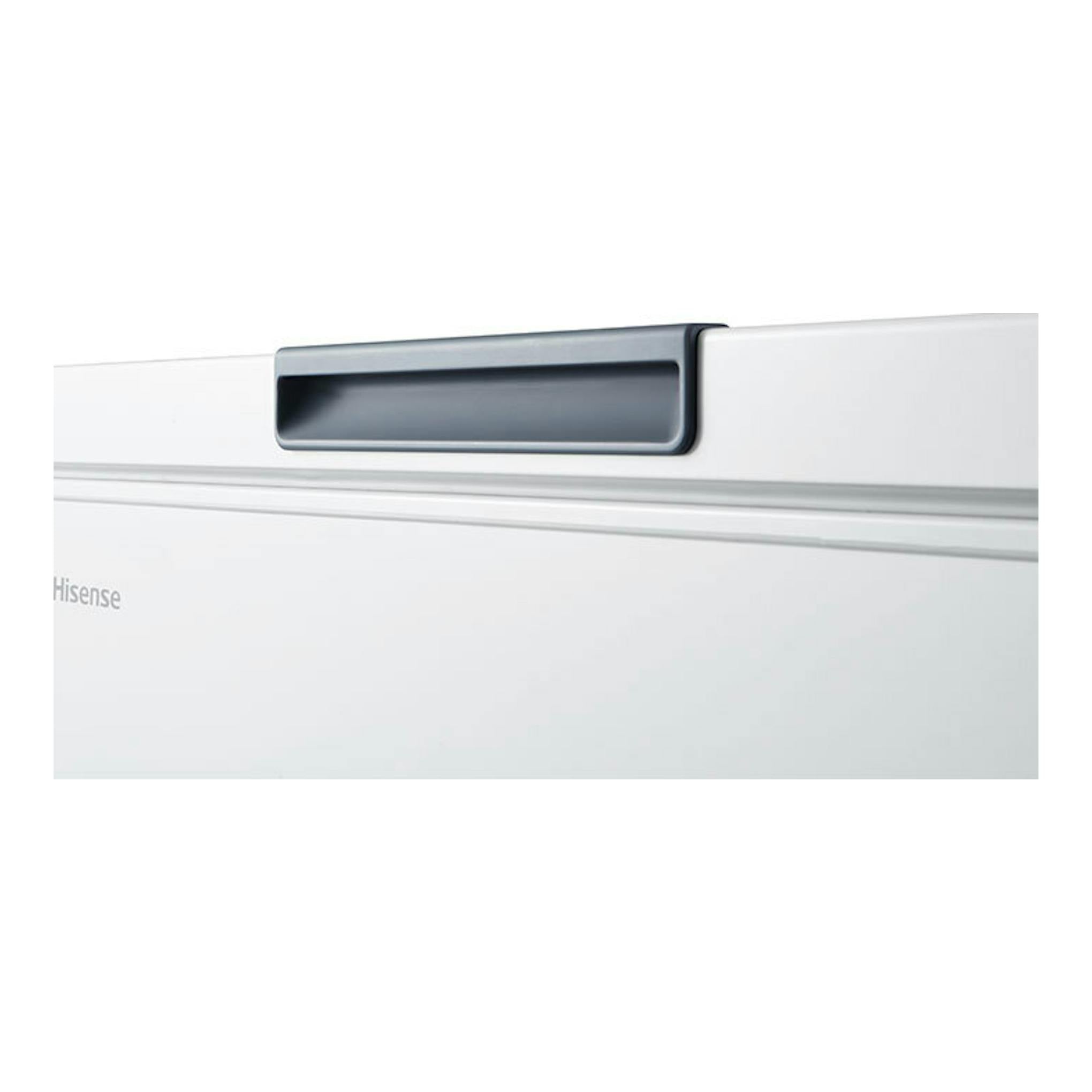 Arcon Hisense FT386D4AWLYE blanco, vista frontal parcial con asa superior gris.