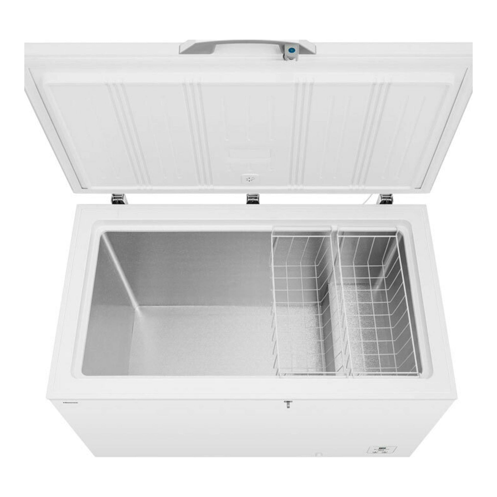 Arcón congelador Hisense FT484D4AWLYD blanco, vista superior con tapa abierta y cestas interiores.