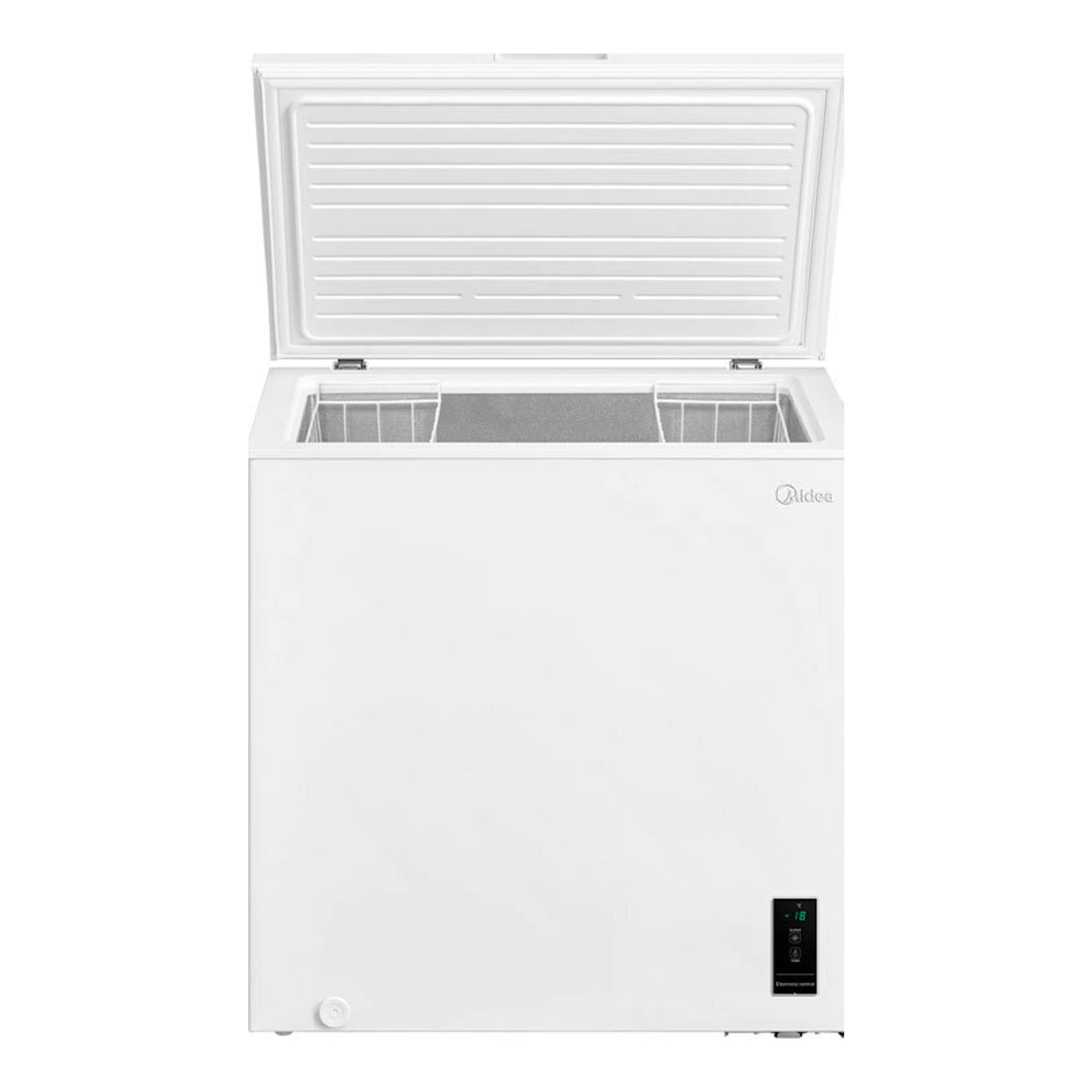 Arcón congelador Midea MDRC280FEE01 blanco, vista frontal con tapa superior abierta.