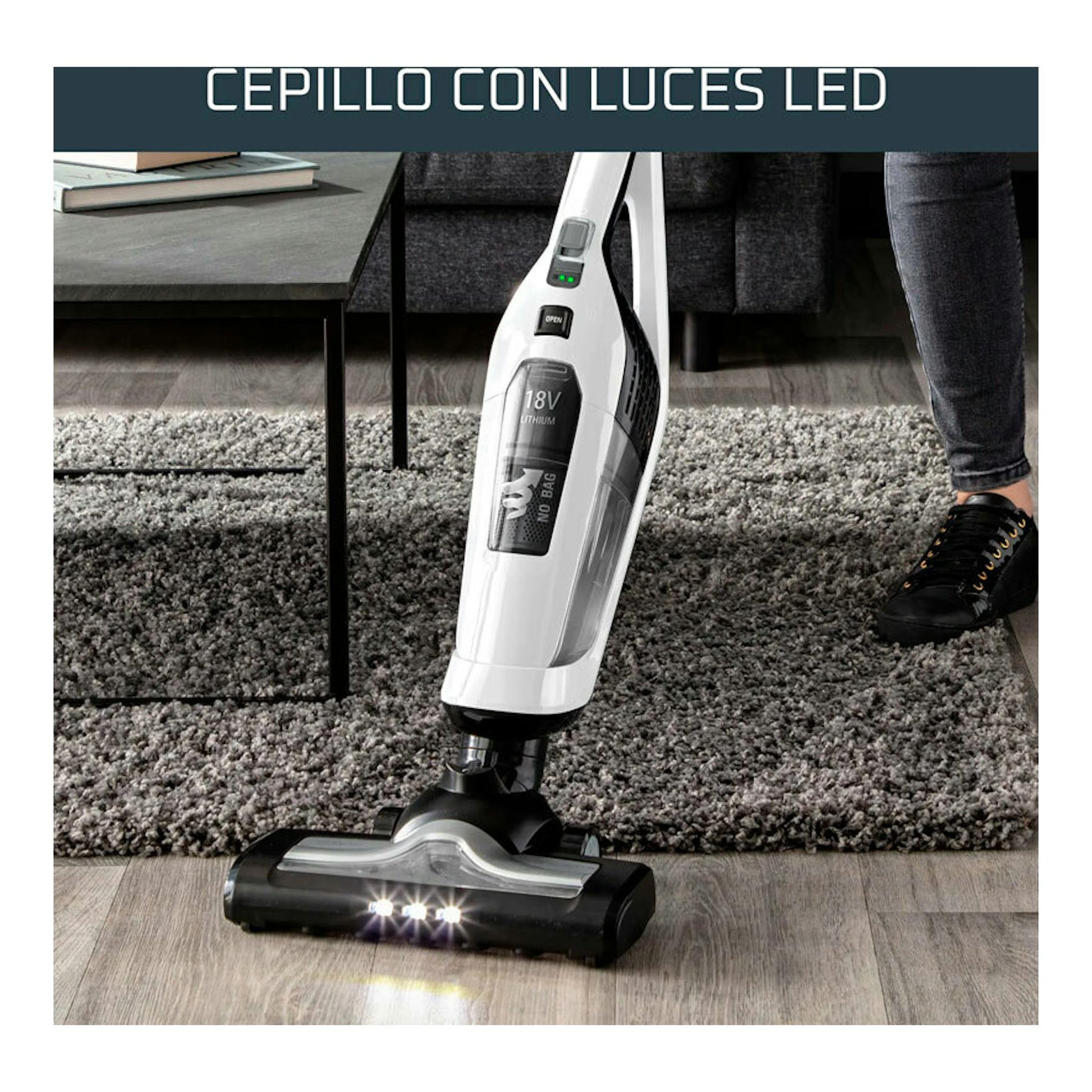 Aspirador escoba Rowenta RH6737WH blanco y negro, vista frontal, con cepillo LED sobre alfombra.