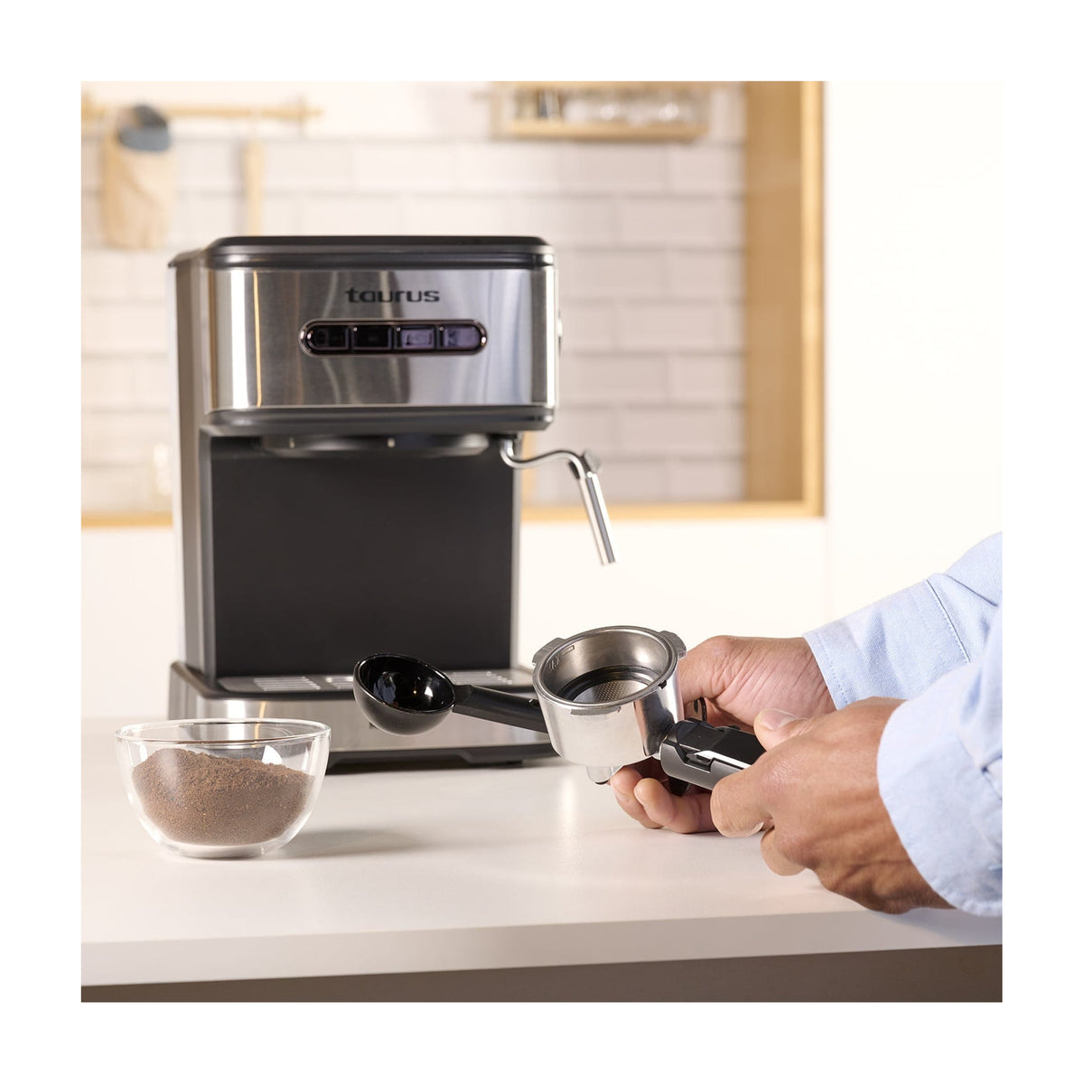 Cafetera espresso Taurus Mercucio de 20 bar con depósito de 1,5 L