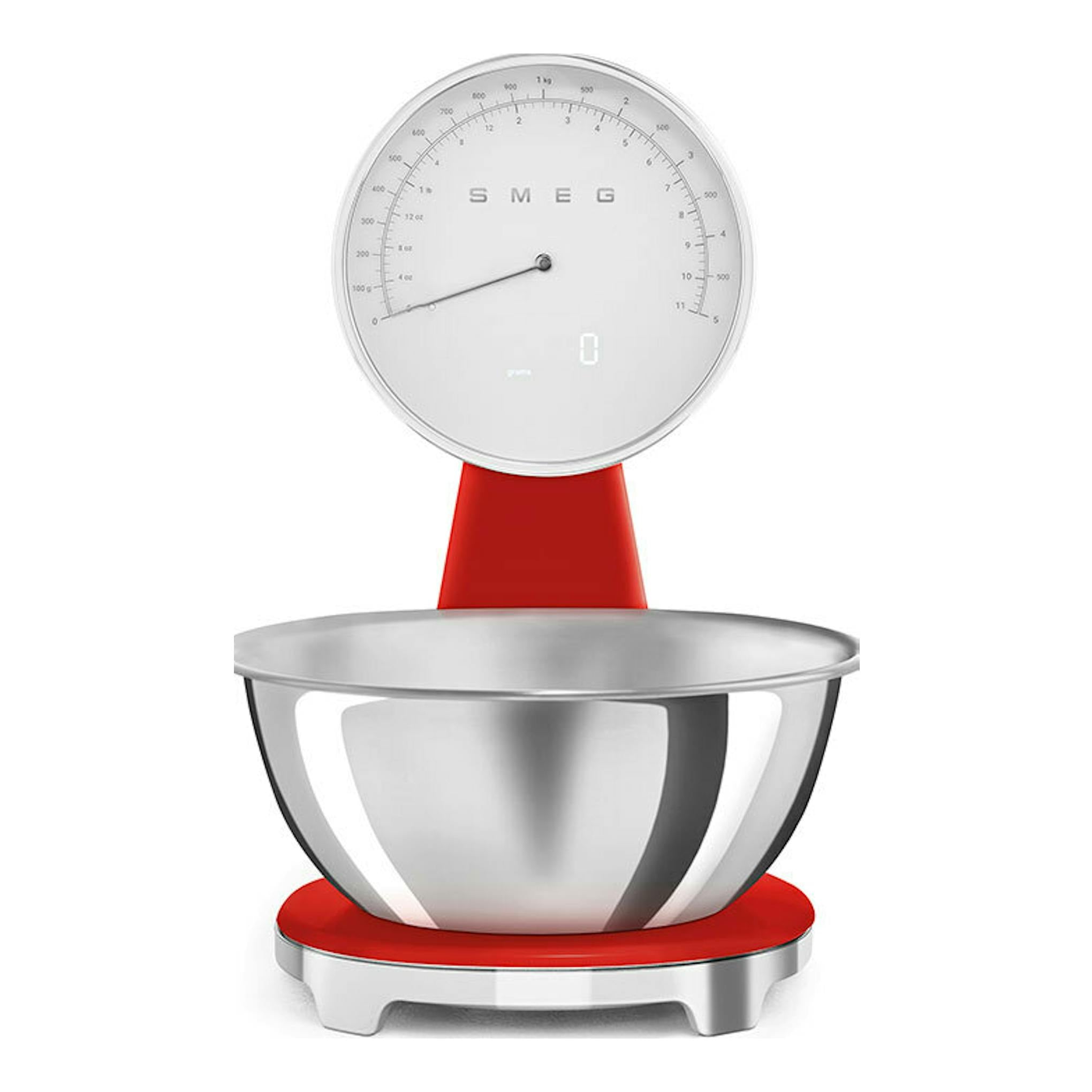 Balanza de cocina Smeg KSF01RDWW roja y plateada, vista frontal, con bol metálico.