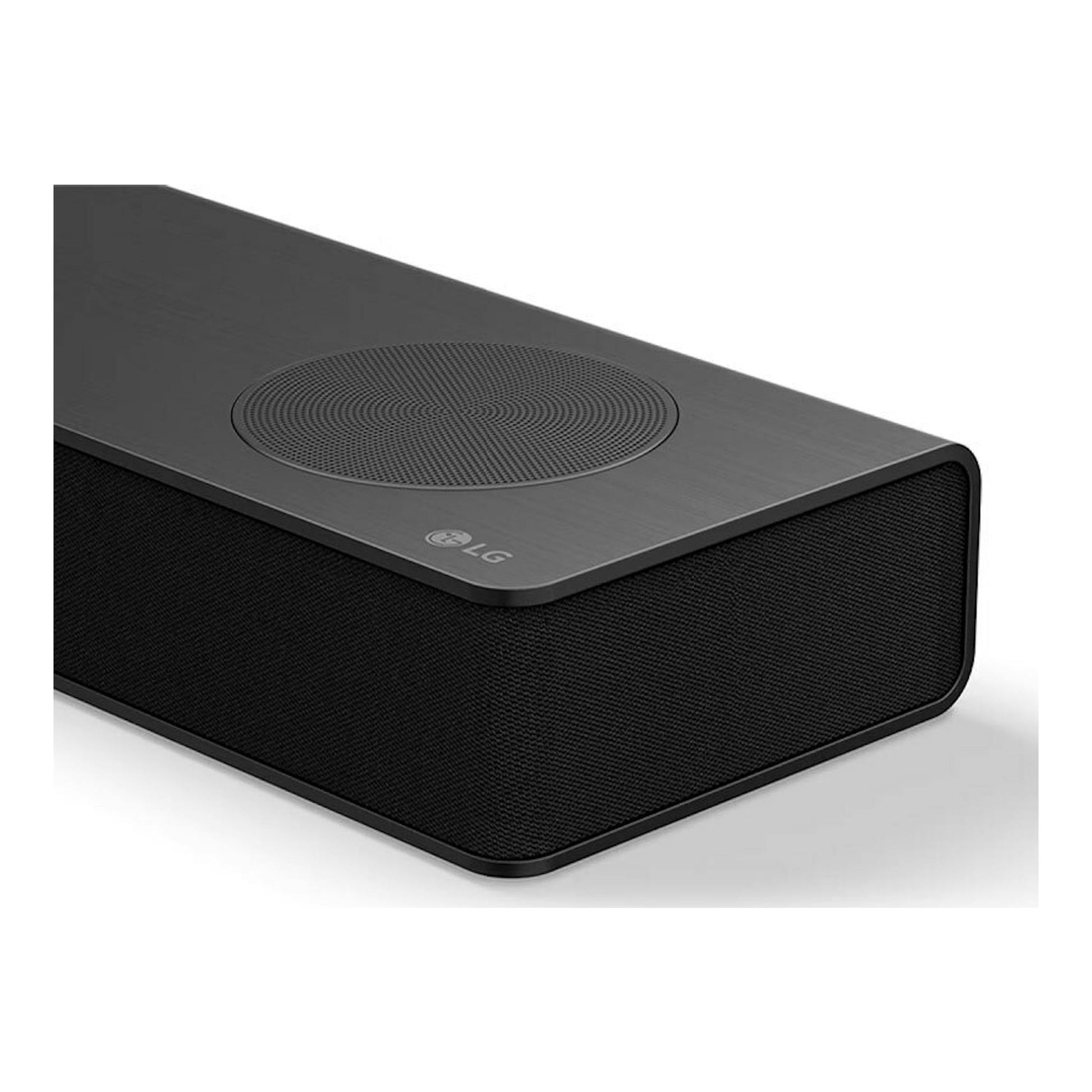 Barra de sonido LG S80TR negra, vista en ángulo, con rejilla circular superior y frontal de malla.
