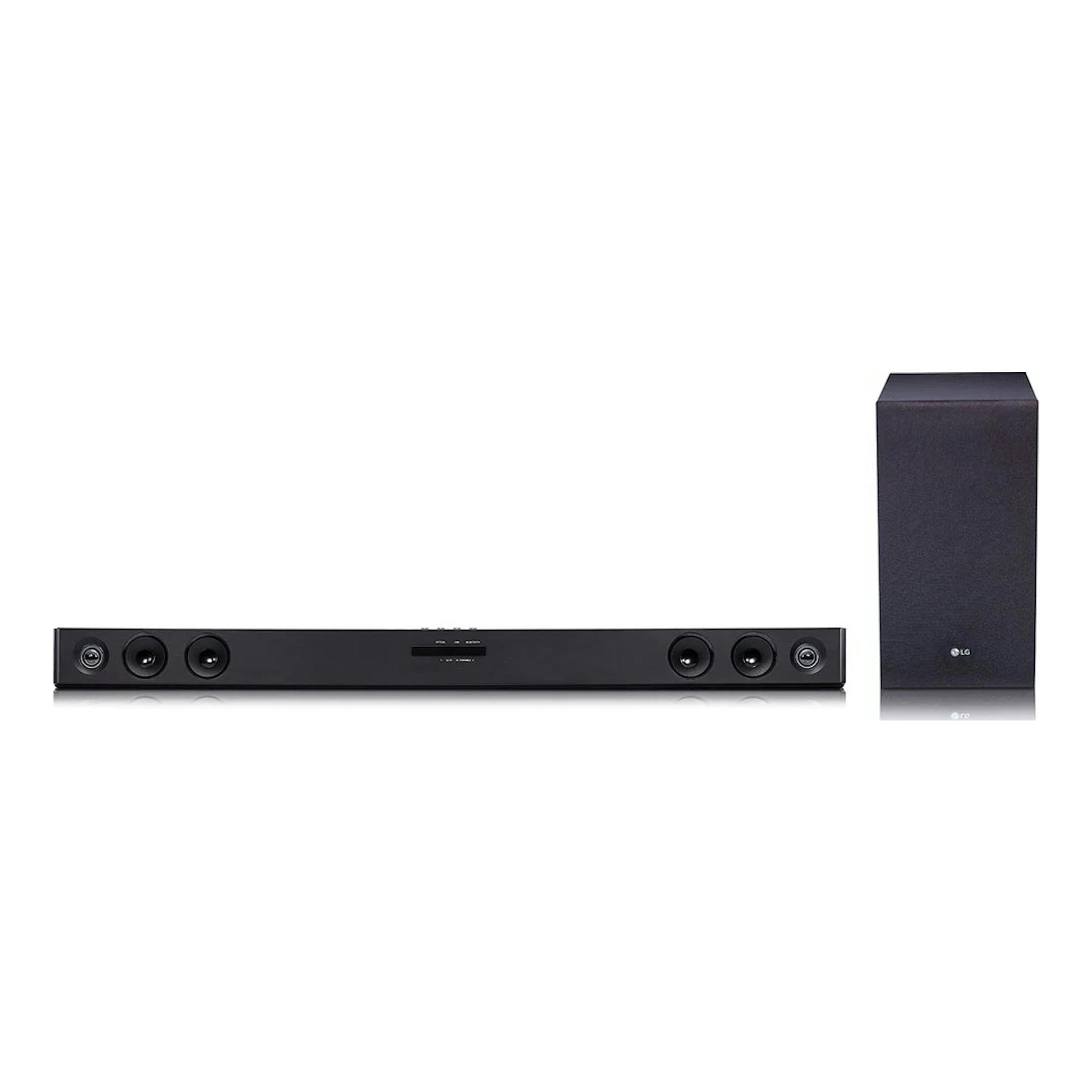 Barra de sonido LG SQC2 negra, vista frontal, con subwoofer inalámbrico negro a la derecha.