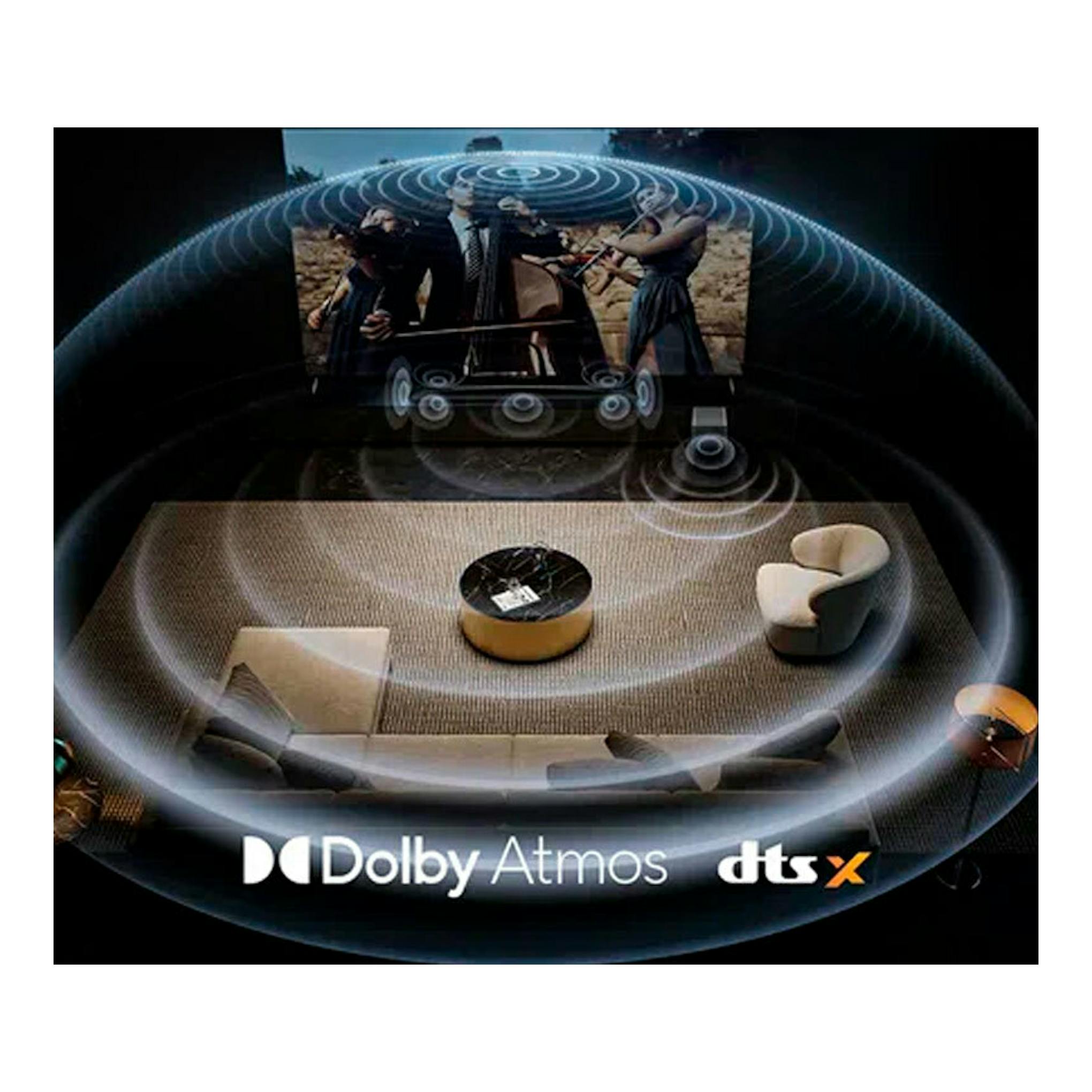 Ilustración de la barra de sonido TCL S75HE con ondas de sonido, salón y logotipos Dolby Atmos y dts:X.