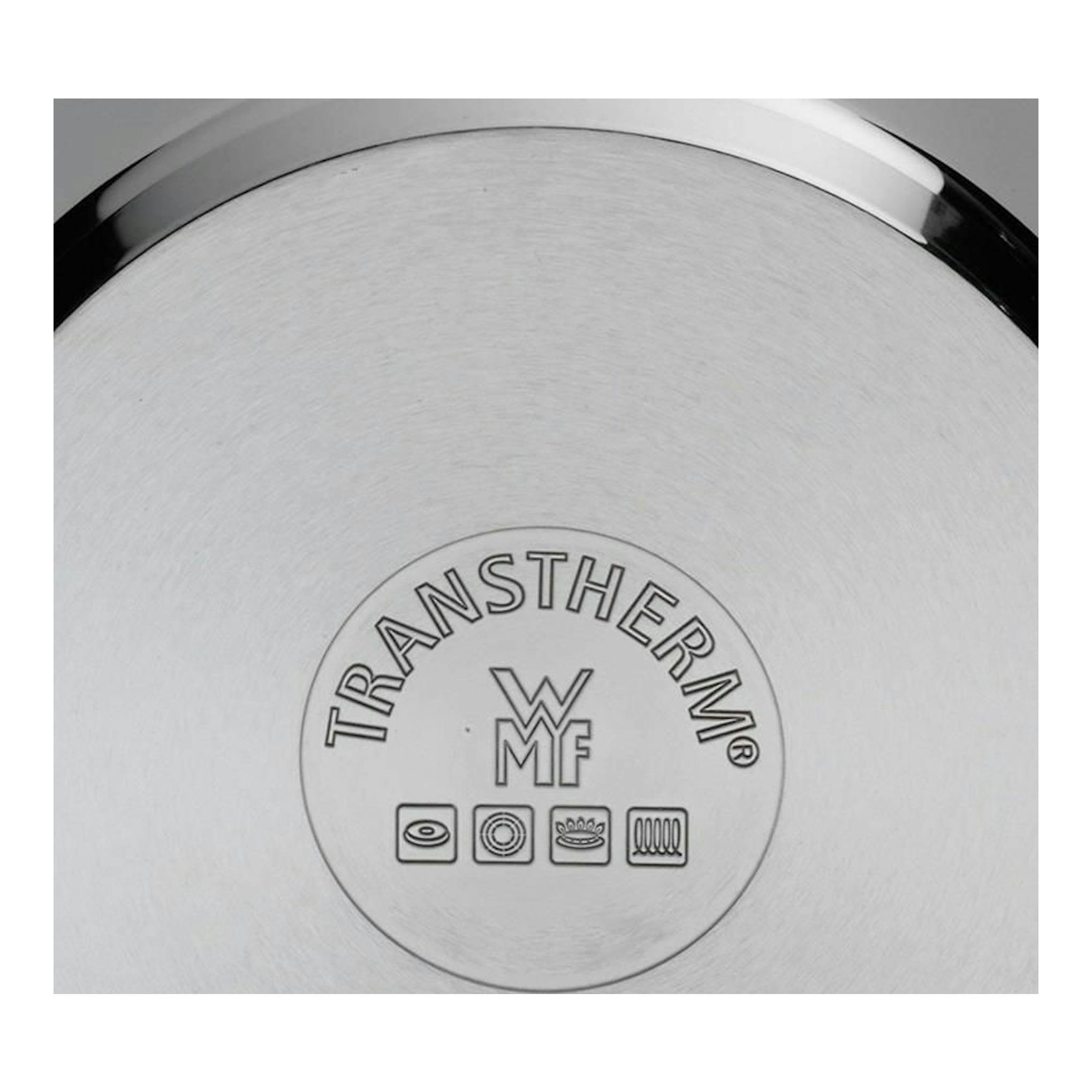 Base inferior de olla WMF Provence Plus con logo TransTherm, vista cenital, acero inoxidable.