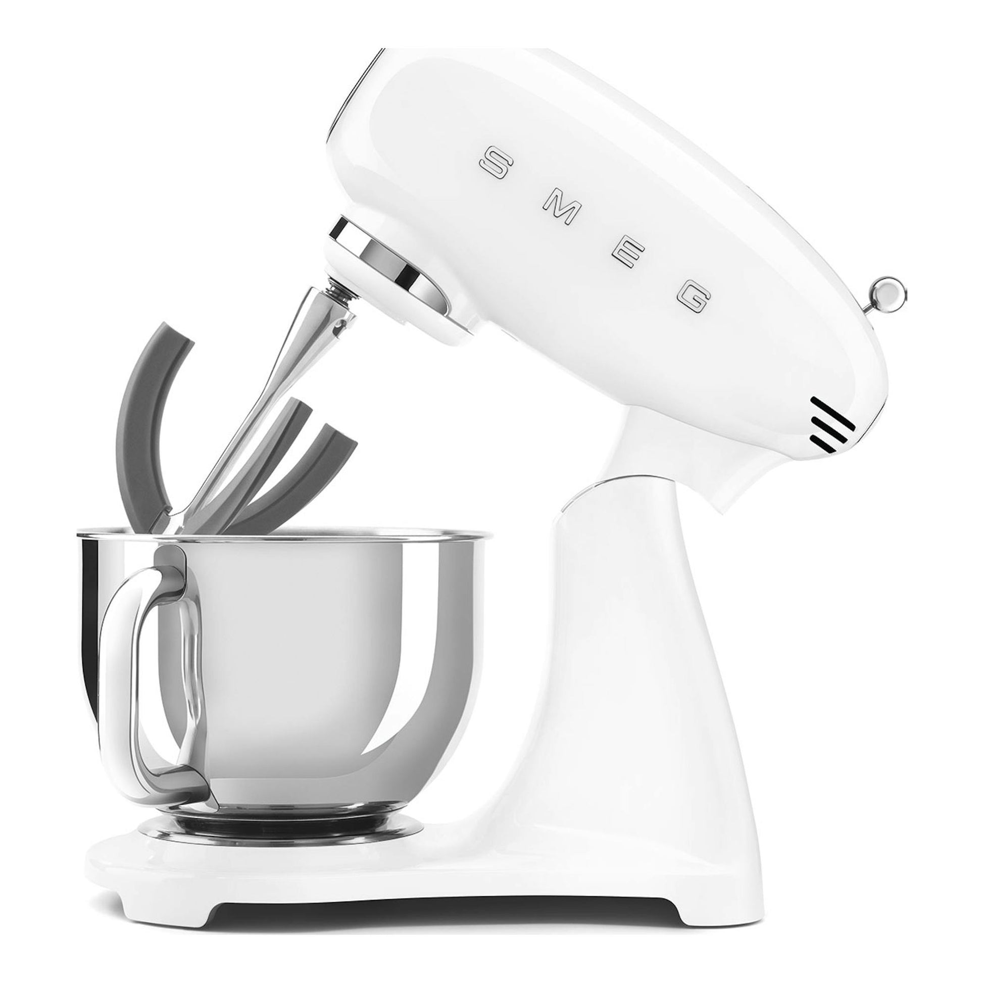 Batidora amasadora Smeg SMF03WHEU blanca, vista lateral, con bol metálico y accesorios.