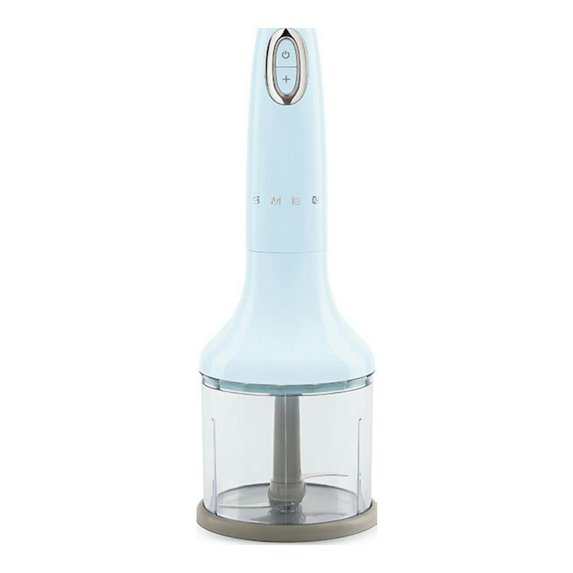 Batidora de mano Smeg HBF03PBEU azul pastel, vista frontal, con accesorio picador transparente.