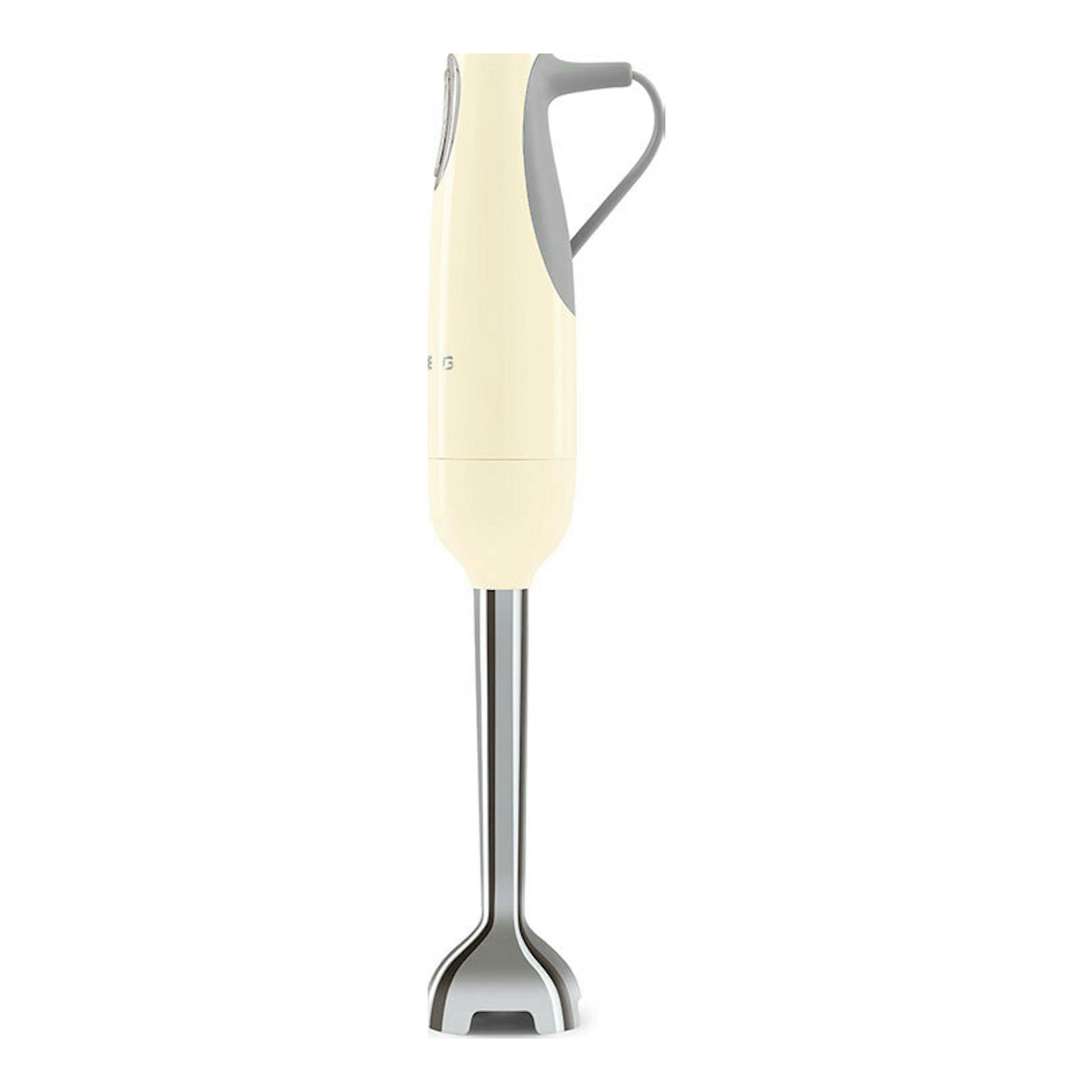 Batidora de mano Smeg HBF11CREU color crema, vista frontal, con brazo metálico y fondo blanco.