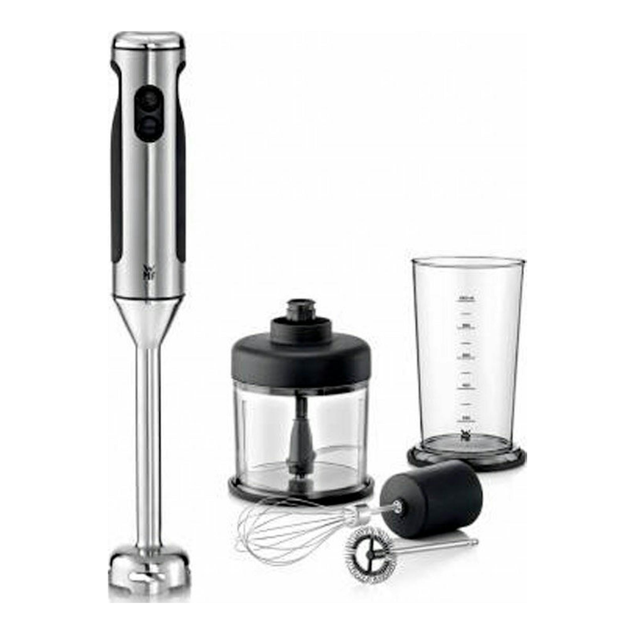 Batidora de mano WMF LINEO en acero y negro, vista frontal, con vaso medidor, picador, varilla y batidor.