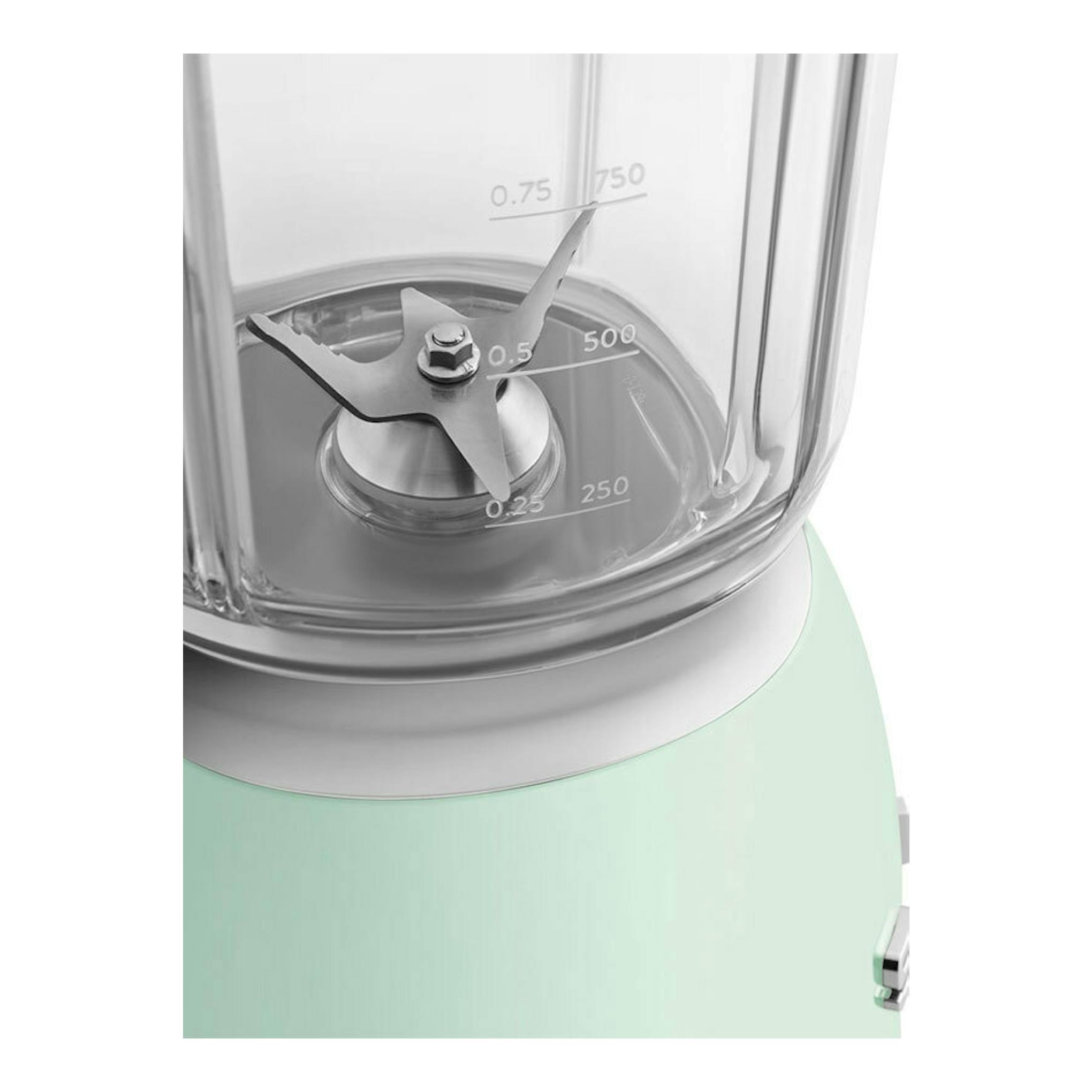 Batidora de vaso Smeg BLF03PGEU verde menta, primer plano del vaso y la base.