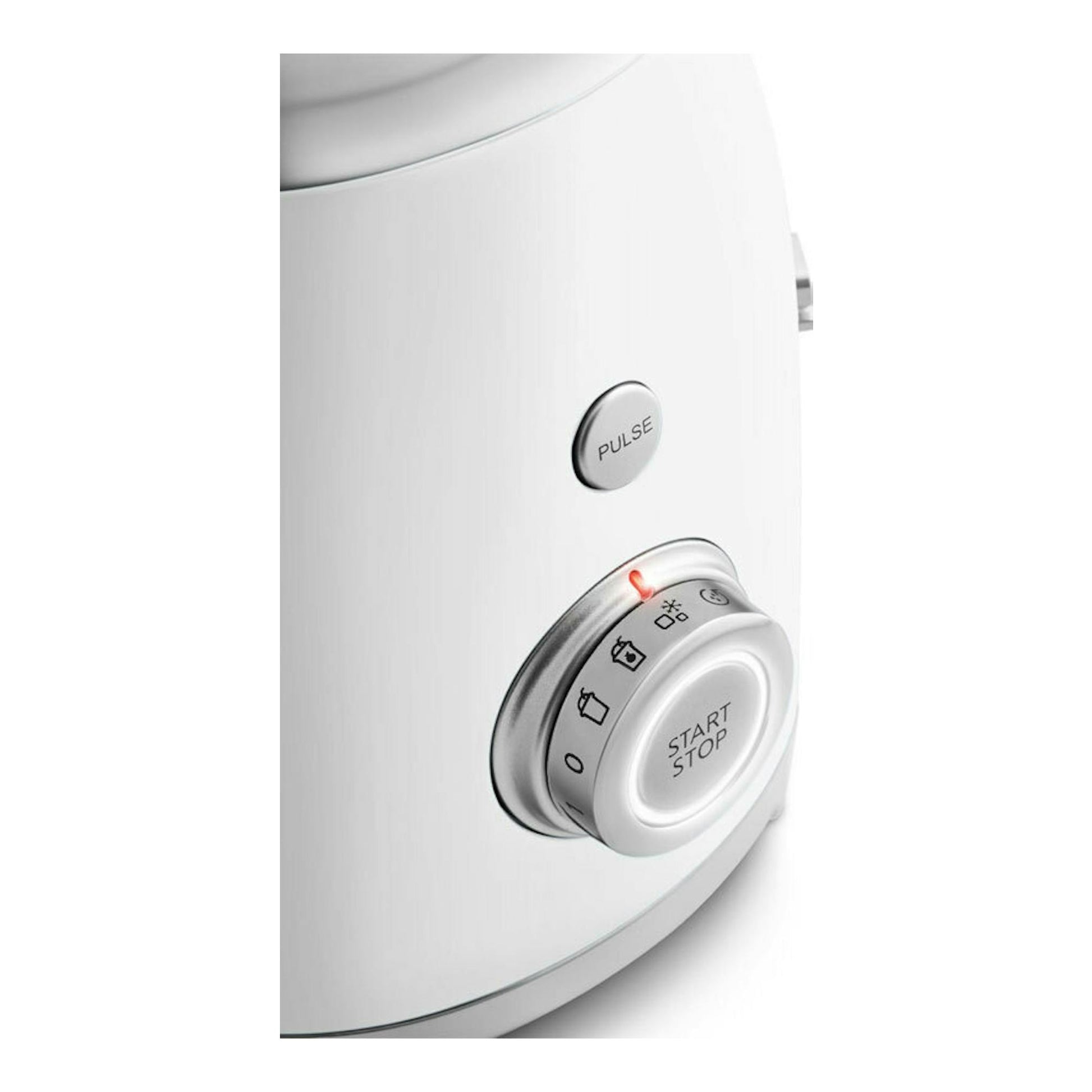 Batidora de vaso Smeg BLF03WHEU blanca, vista en detalle del panel con botón Pulse y selector Start/Stop.