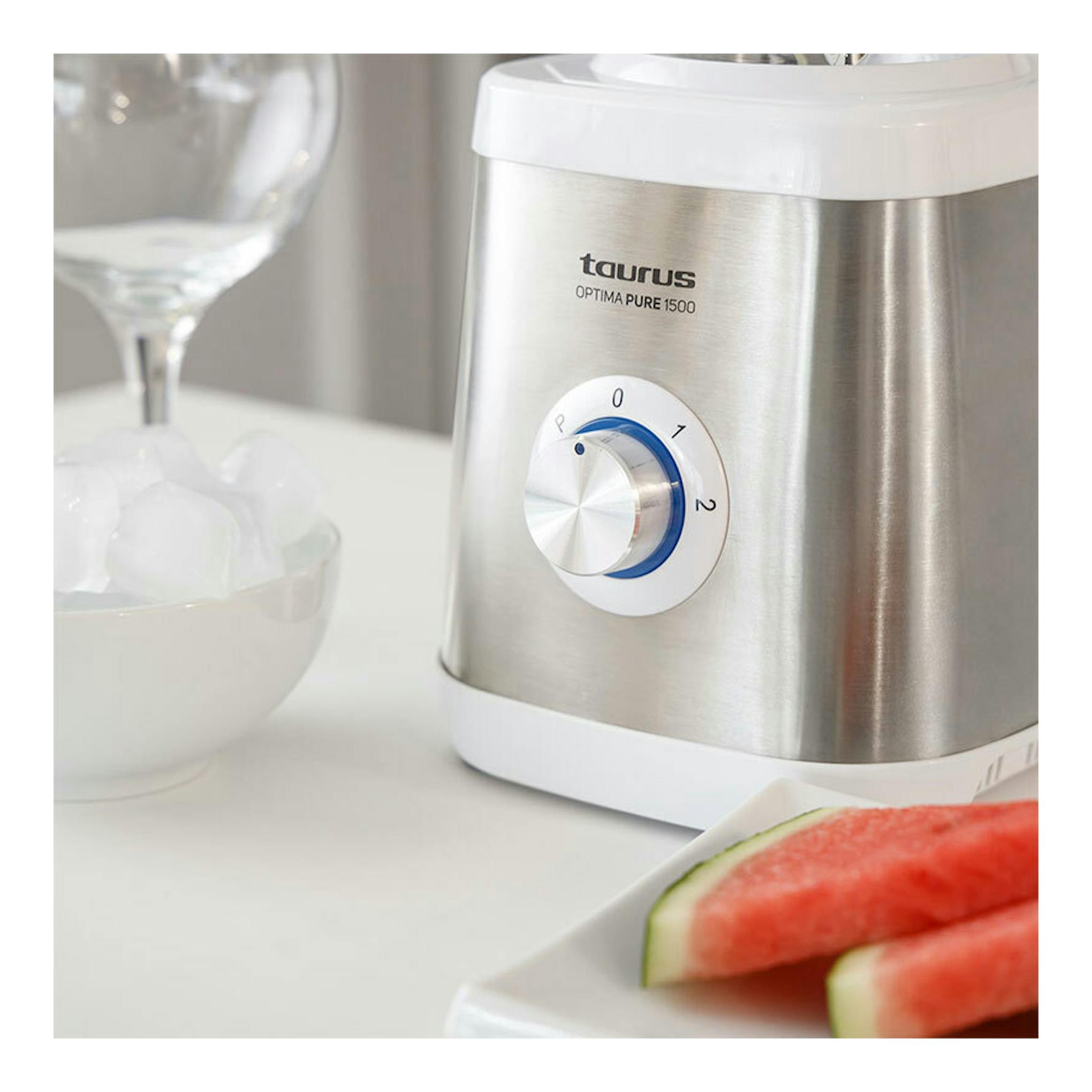 Batidora de vaso Taurus Optima Pure 1500 de acero inoxidable, vista frontal con selector blanco y azul.