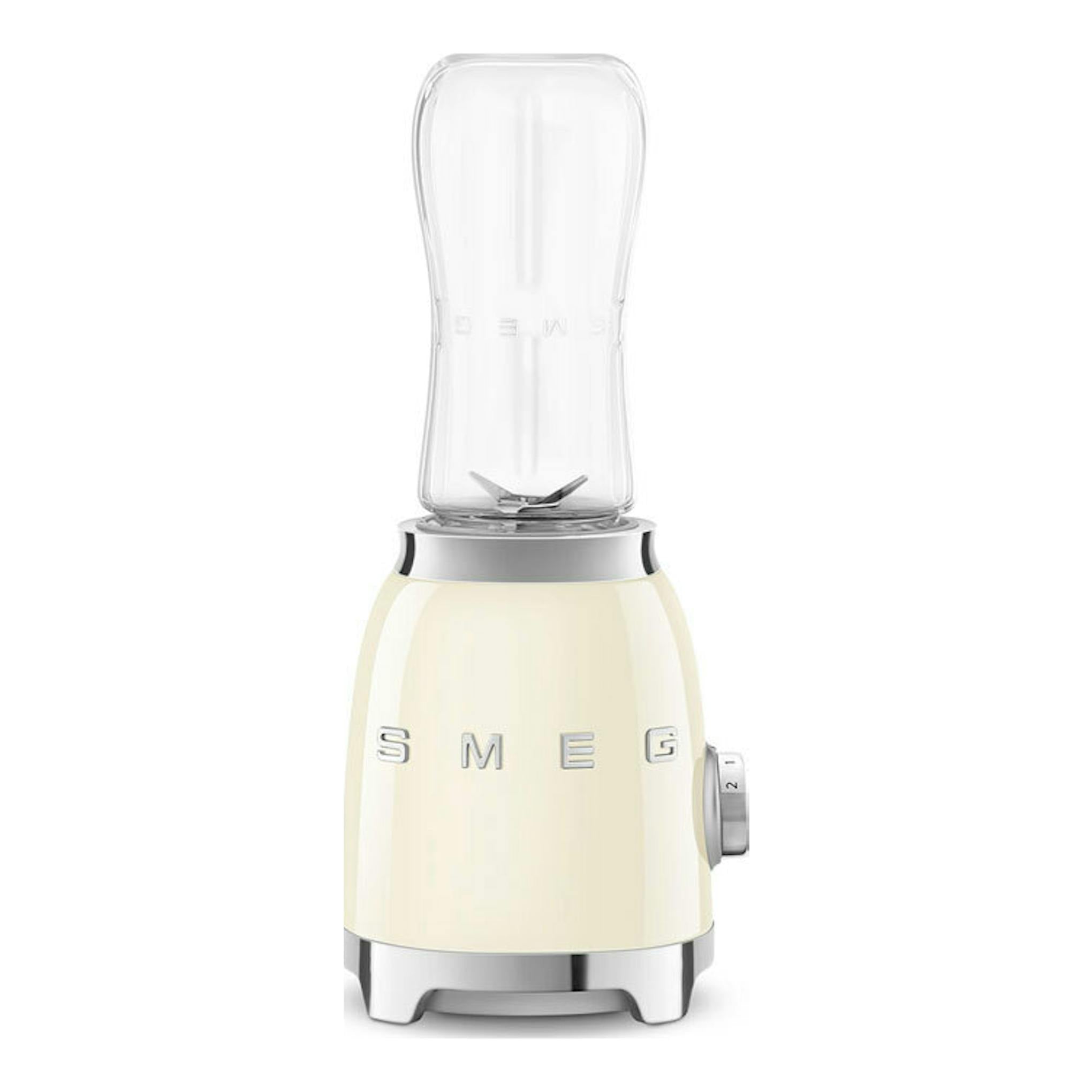 Batidora de vaso Smeg PBF01CREU crema, vista frontal, con vaso transparente y base beige.