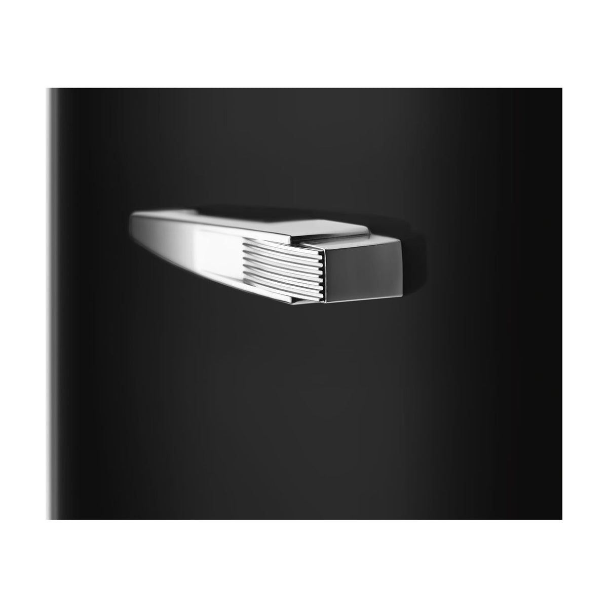 Frigorífico de una puerta Smeg FAB28LBL6 negro, 270 l, clase C