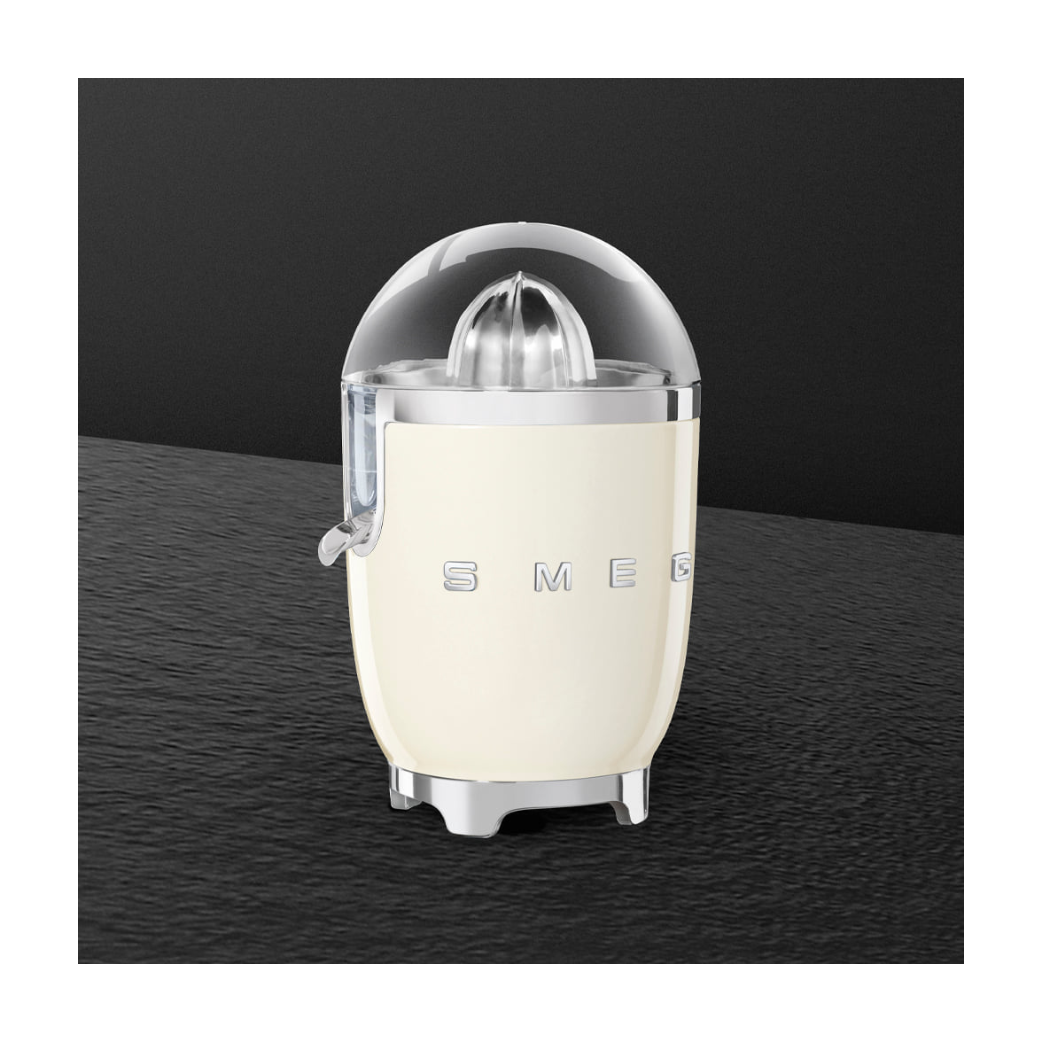 Exprimidor Smeg CJF11CREU crema, 70 W y boquilla antigoteo