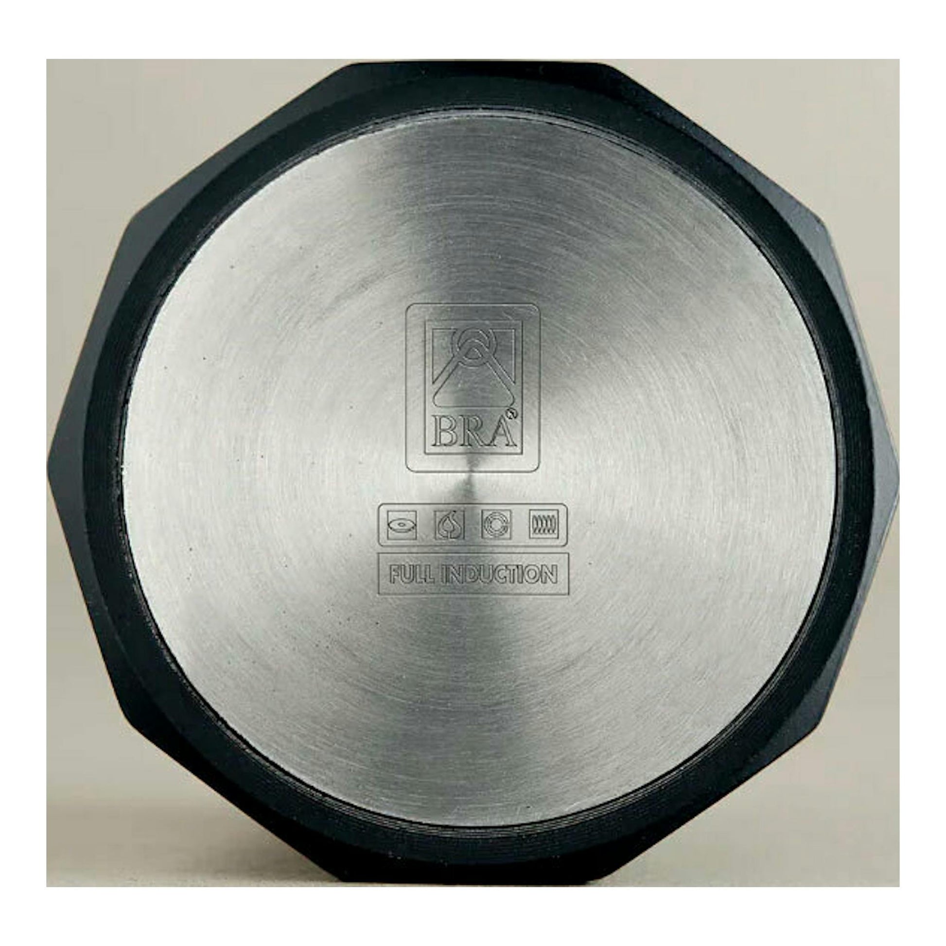 Base inferior de cafetera BRA Market de 9 tazas, acero inoxidable con borde negro, vista frontal.
