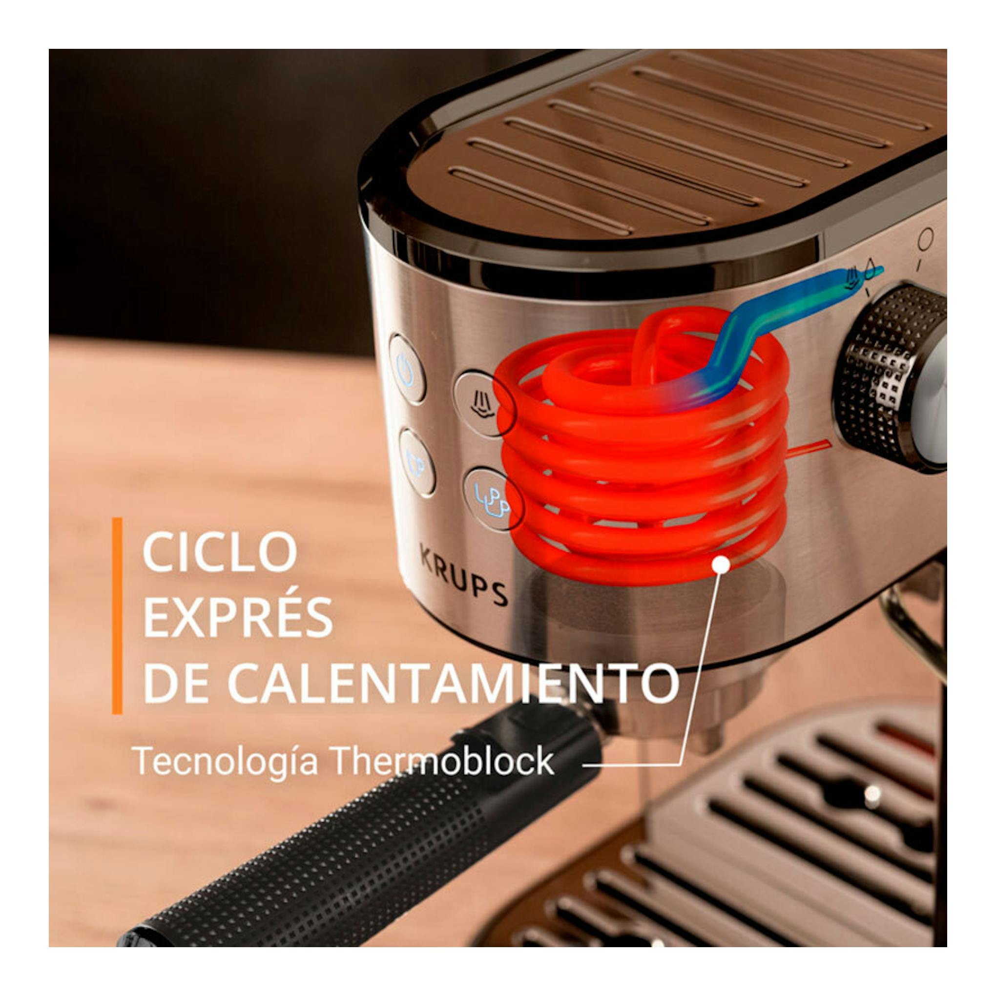 Cafetera espresso Krups XP444C10 en acero inoxidable y negro, vista lateral con panel y vaporizador.